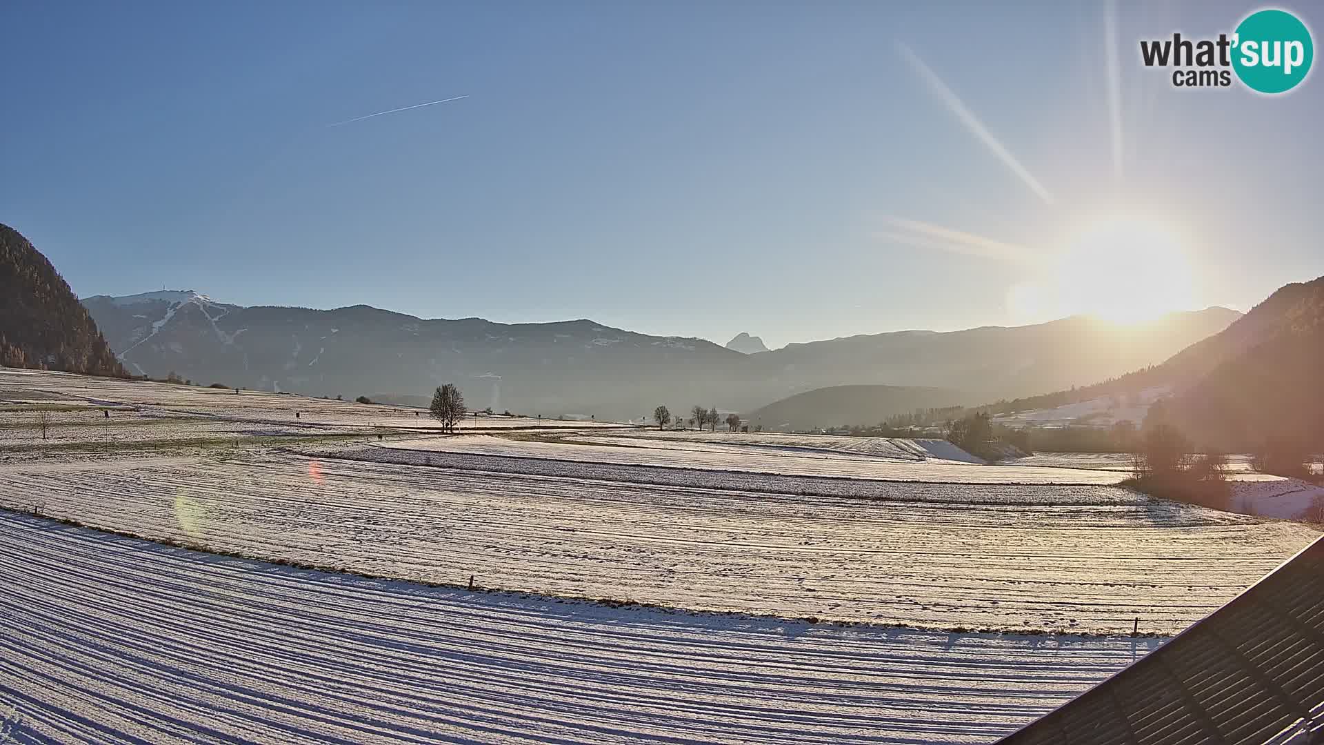 Gais | Vista dall’agriturismo Winklerhof verso Plan de Corones e le Dolomiti