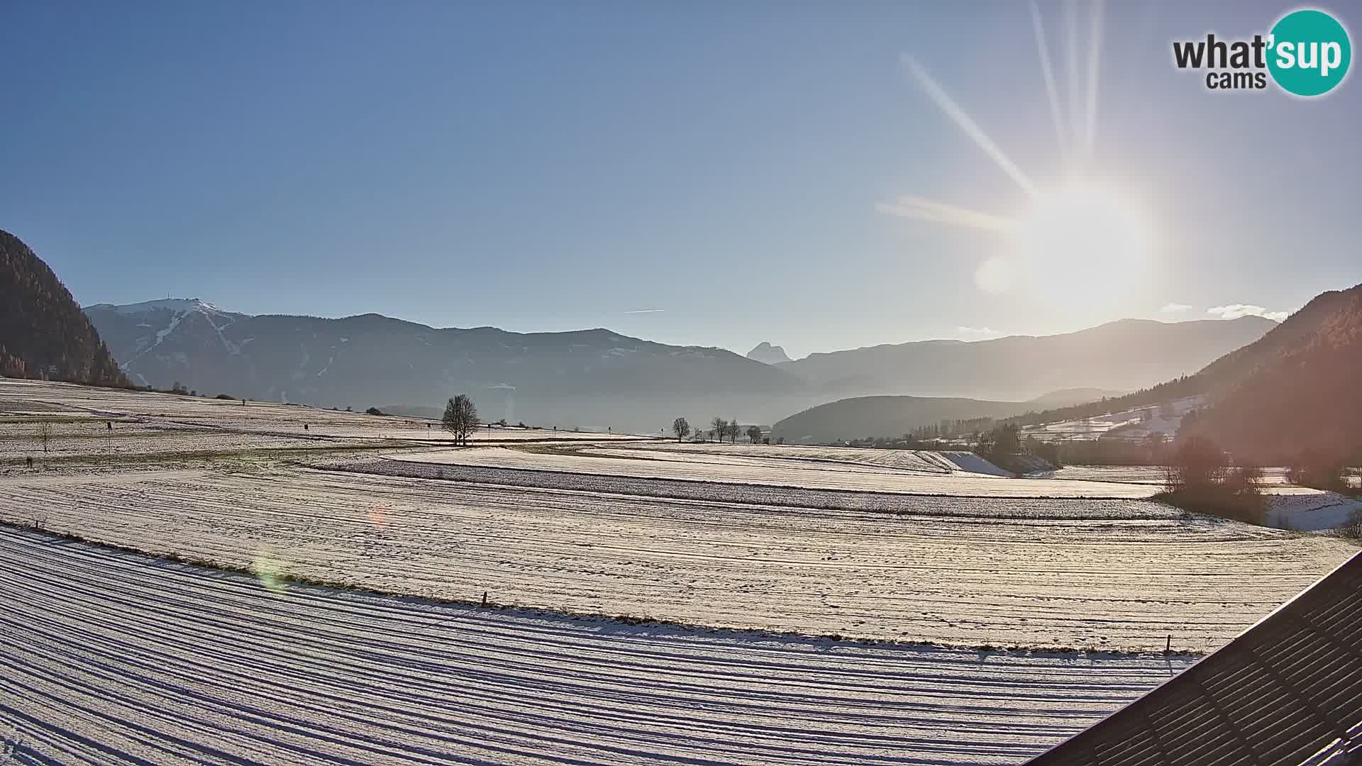 Gais | Vista dall’agriturismo Winklerhof verso Plan de Corones e le Dolomiti