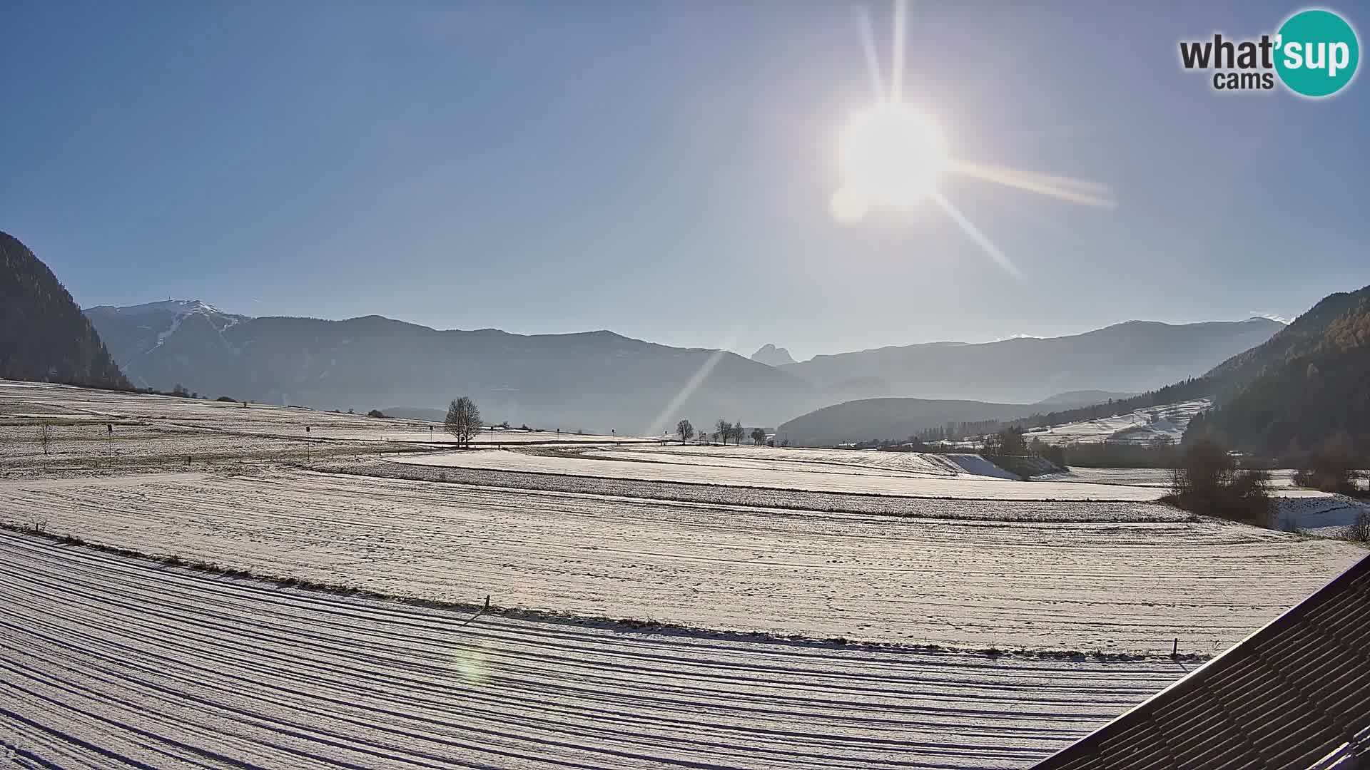 Gais | Vista dall’agriturismo Winklerhof verso Plan de Corones e le Dolomiti