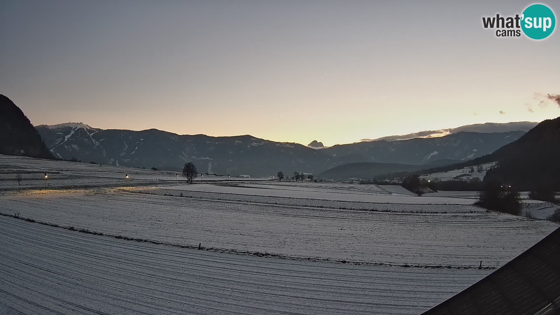 Gais | Vista dall’agriturismo Winklerhof verso Plan de Corones e le Dolomiti