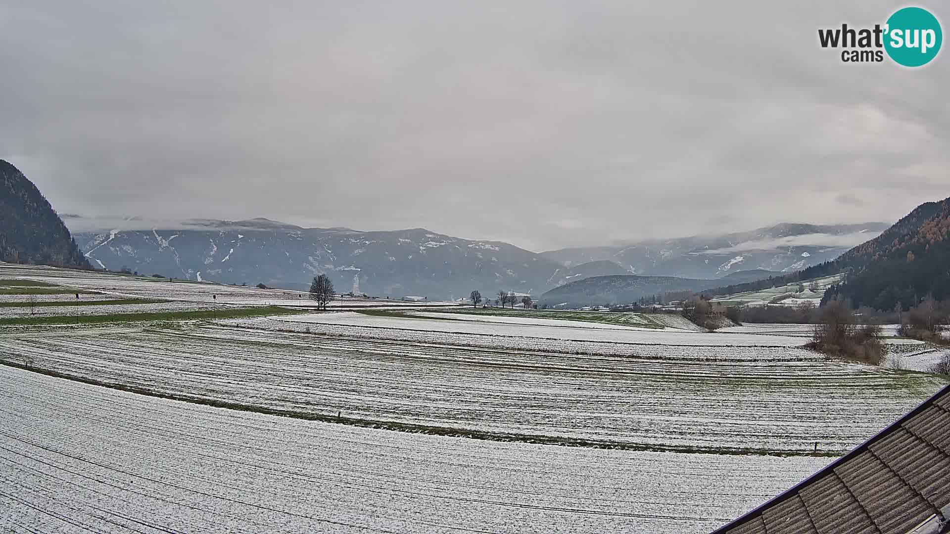 Gais | Vista dall’agriturismo Winklerhof verso Plan de Corones e le Dolomiti