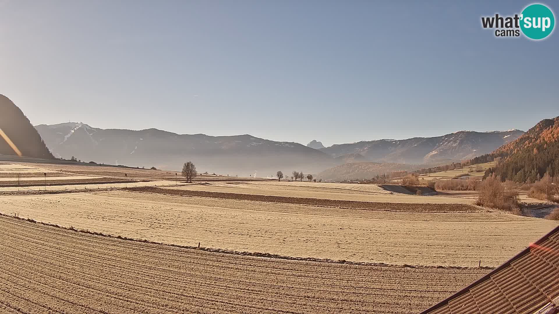 Gais | Vista dall’agriturismo Winklerhof verso Plan de Corones e le Dolomiti