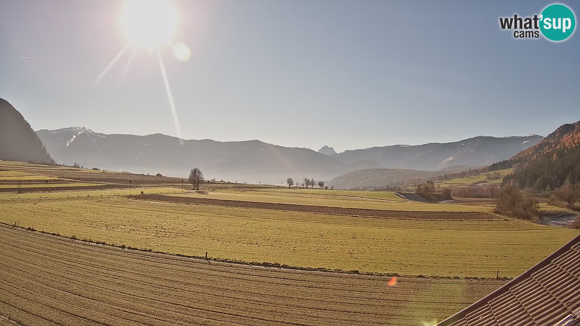 Gais | Vista dall’agriturismo Winklerhof verso Plan de Corones e le Dolomiti