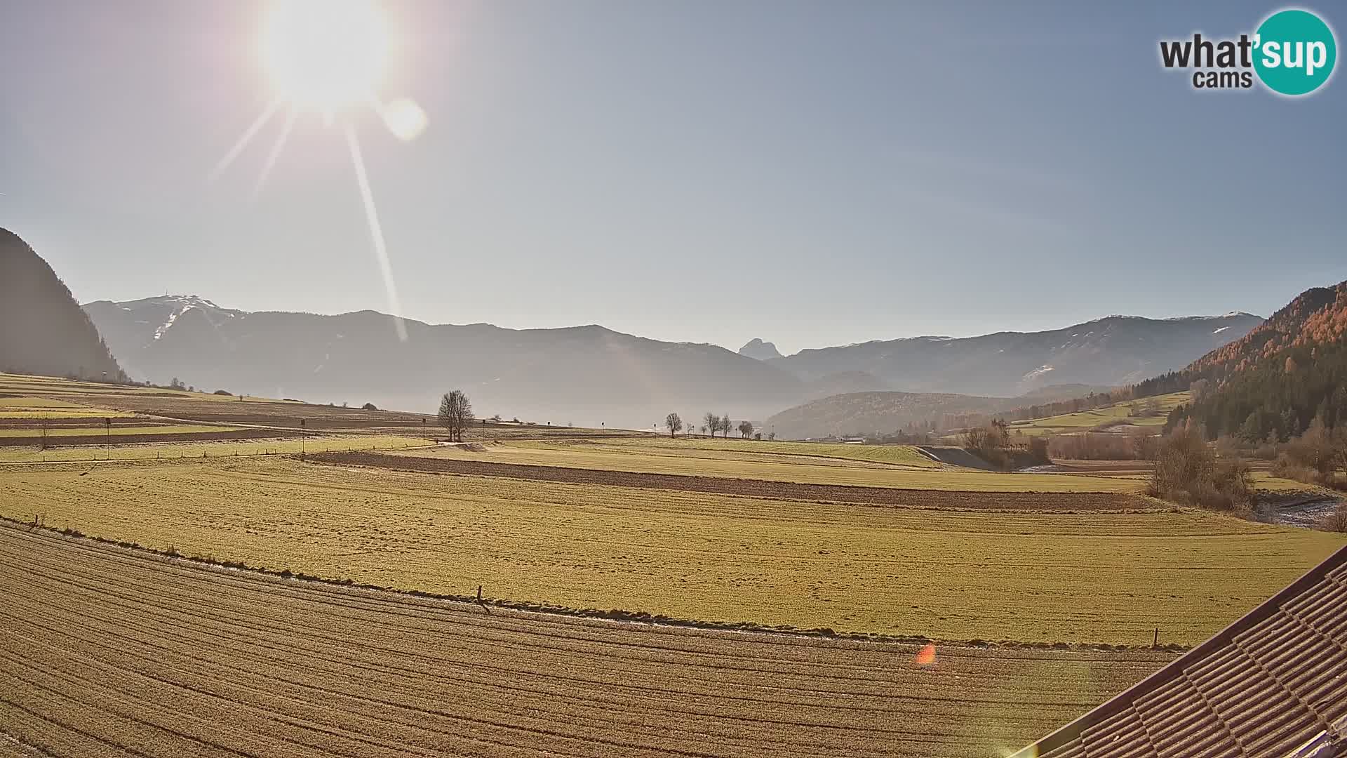 Gais | Vista dall’agriturismo Winklerhof verso Plan de Corones e le Dolomiti