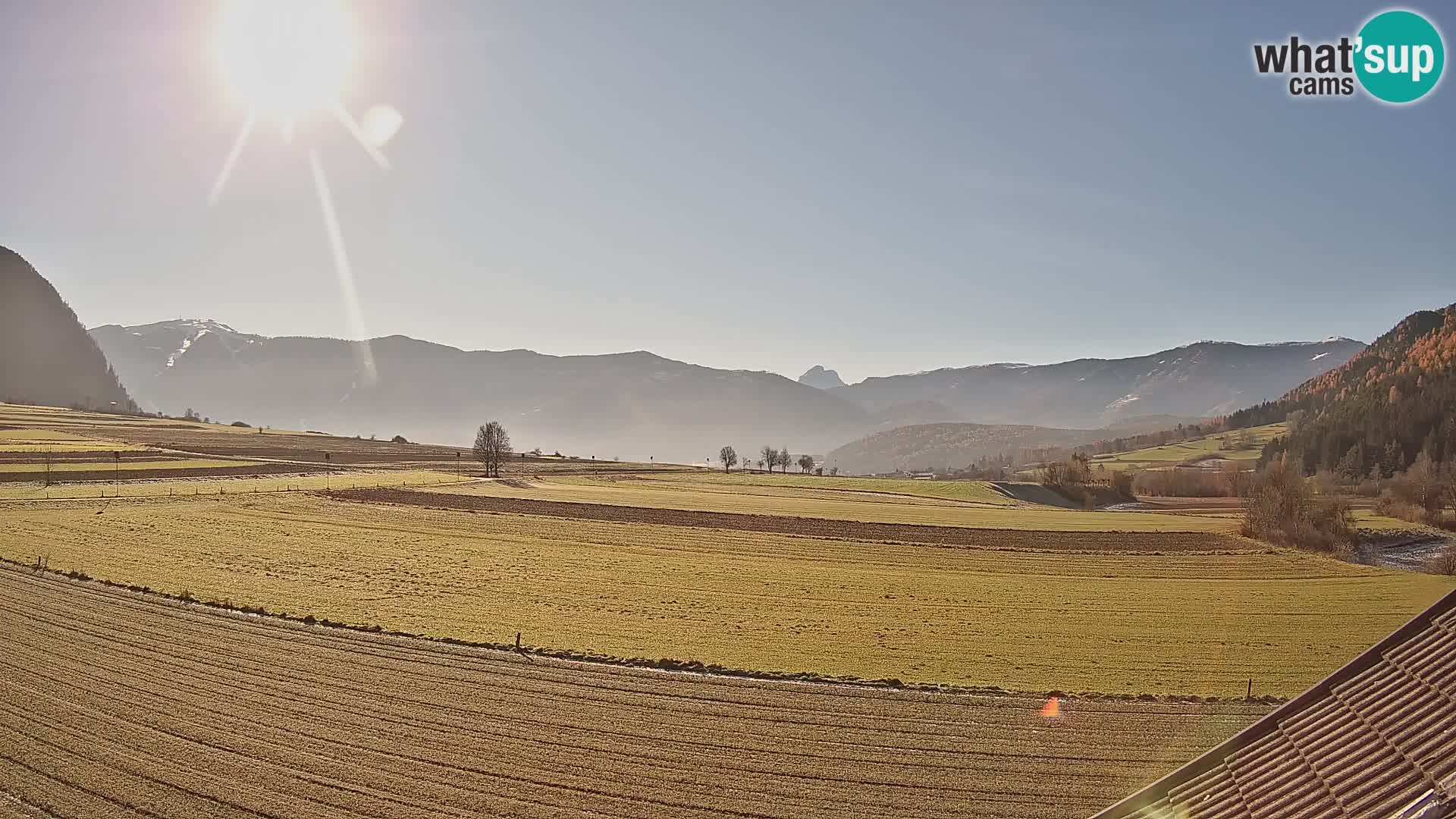 Gais | Vista dall’agriturismo Winklerhof verso Plan de Corones e le Dolomiti