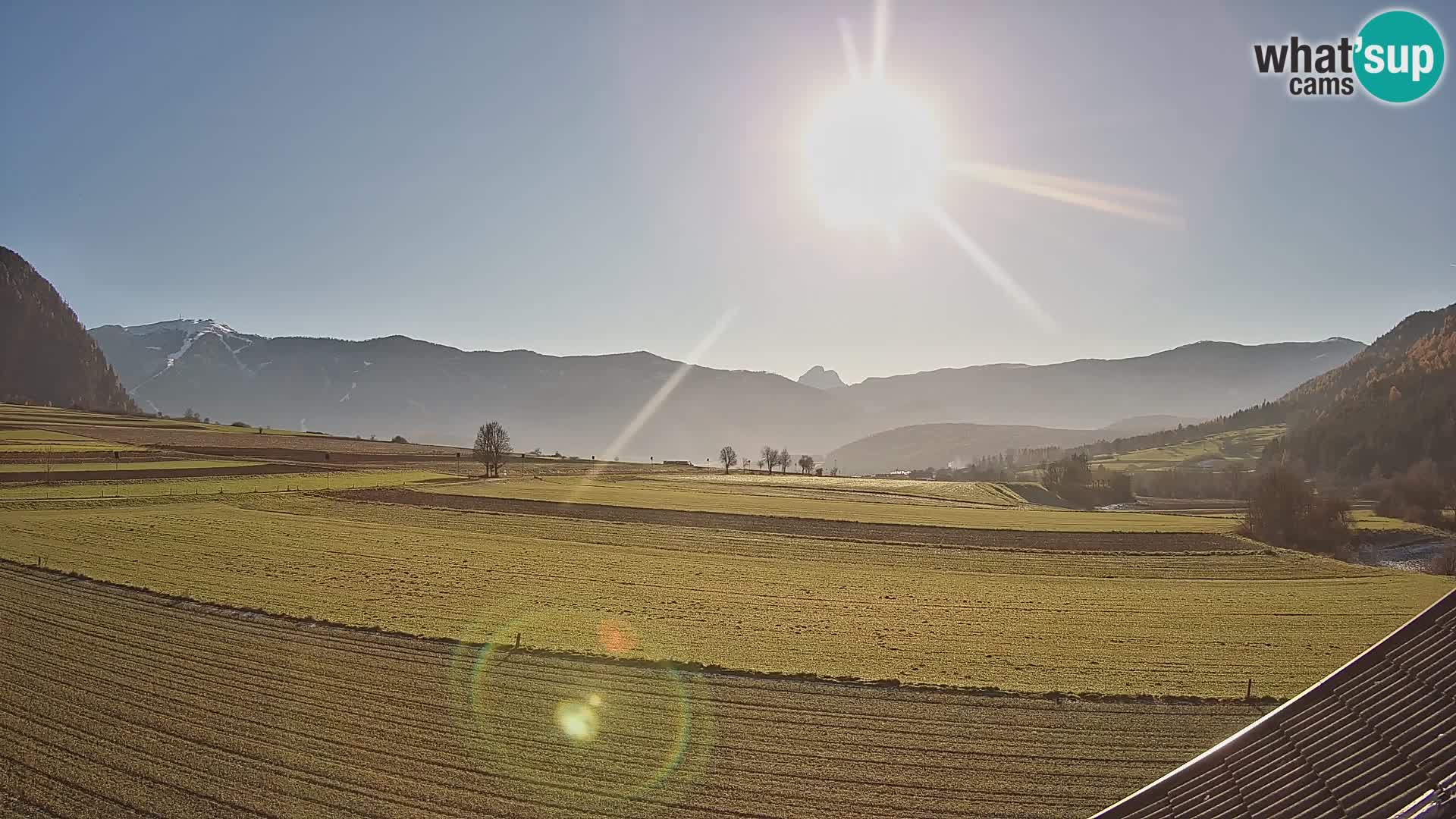 Gais | Vista dall’agriturismo Winklerhof verso Plan de Corones e le Dolomiti