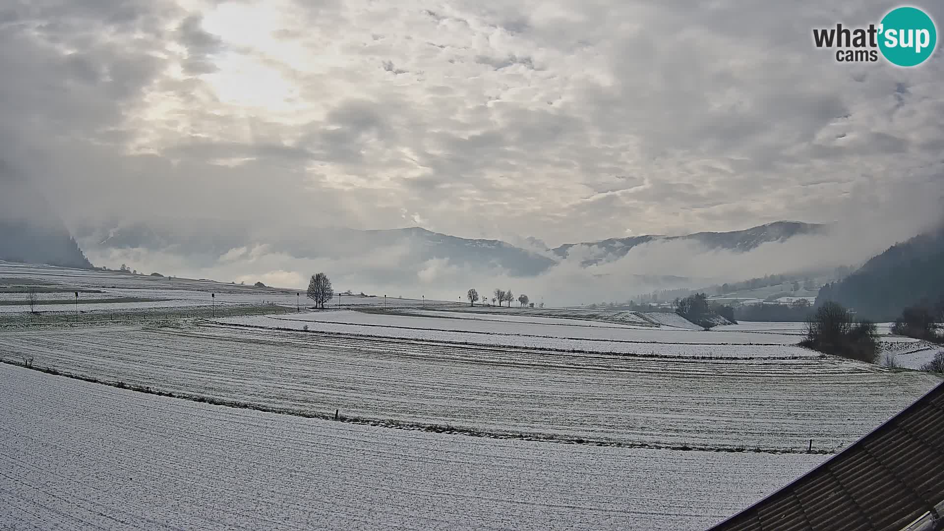 Gais | Vista dall’agriturismo Winklerhof verso Plan de Corones e le Dolomiti