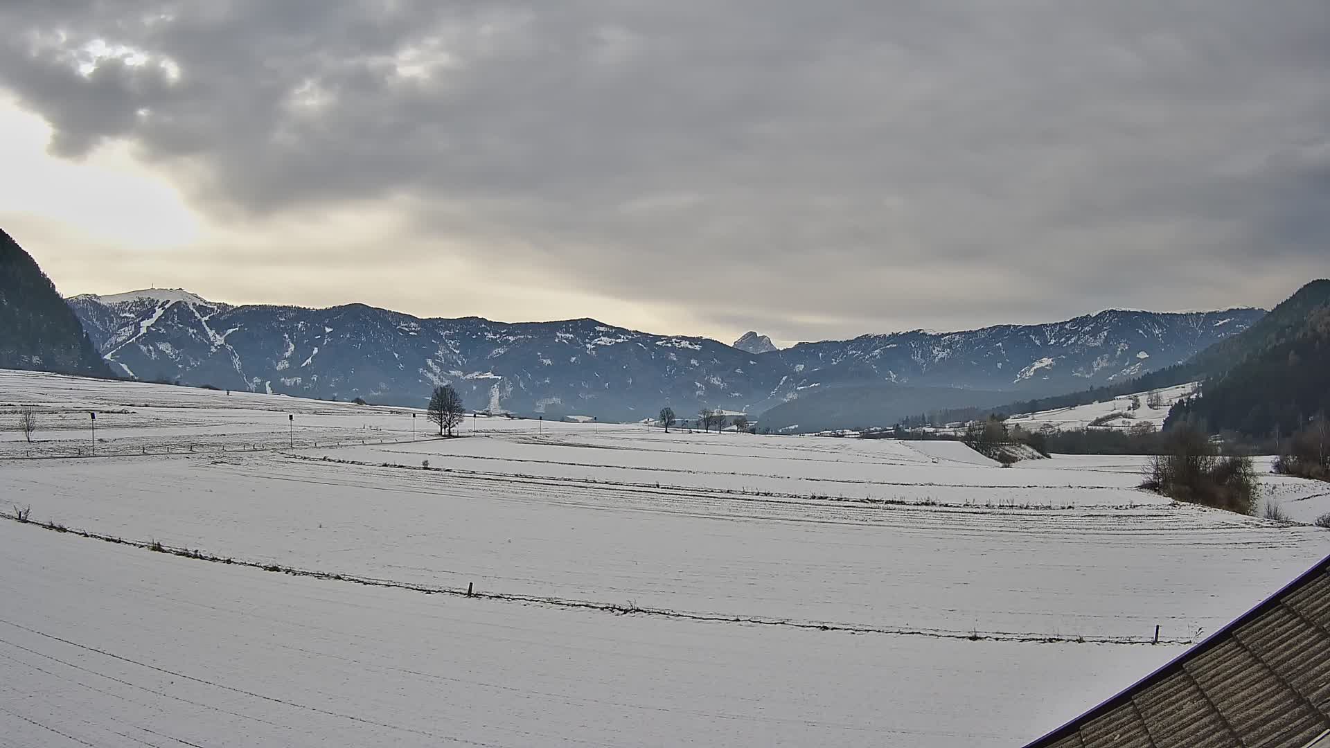 Gais | Vista dall’agriturismo Winklerhof verso Plan de Corones e le Dolomiti