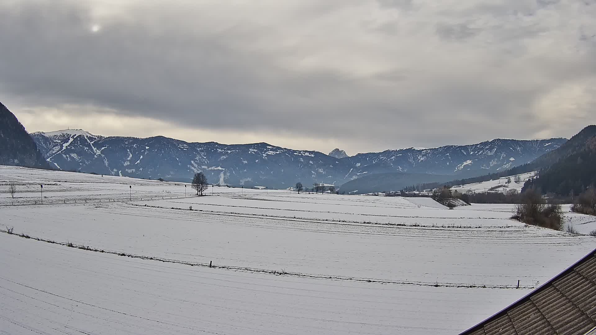 Gais | Vista dall’agriturismo Winklerhof verso Plan de Corones e le Dolomiti