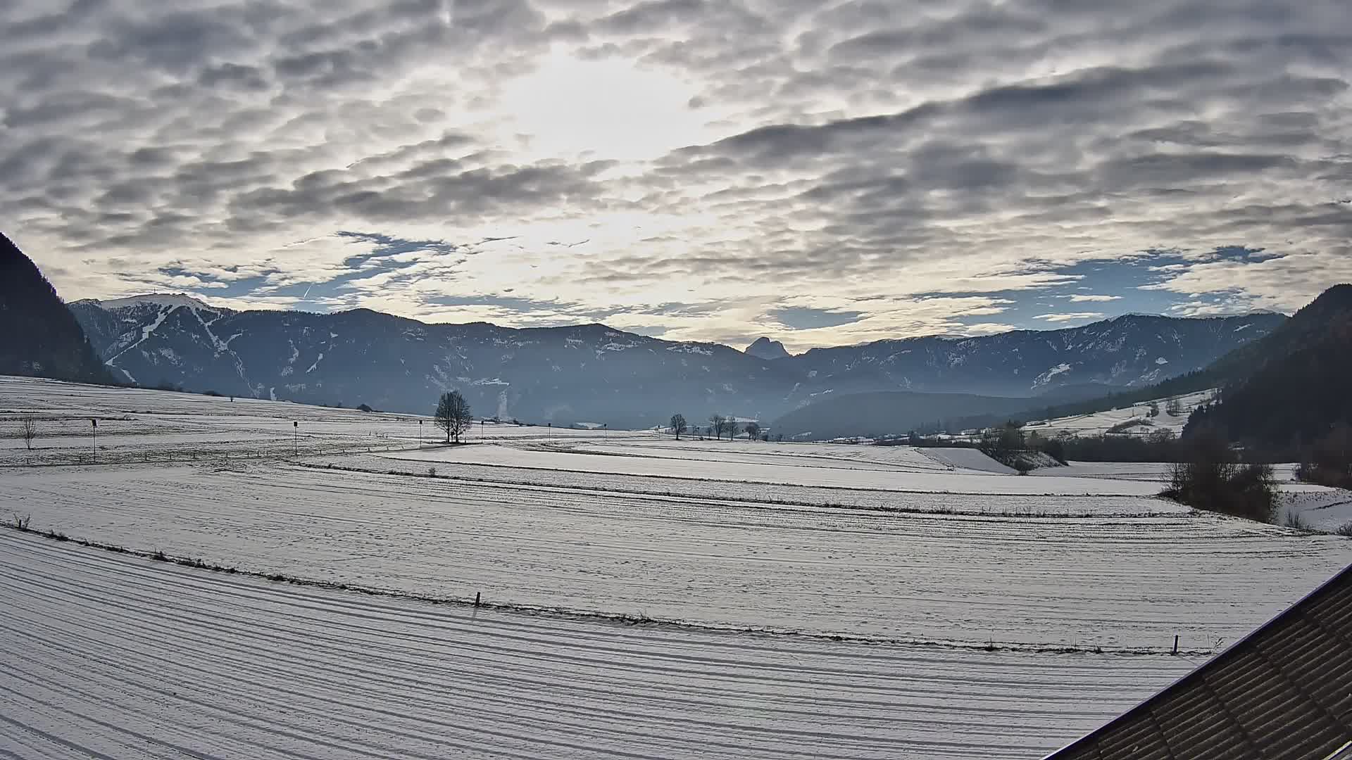 Gais | Vista dall’agriturismo Winklerhof verso Plan de Corones e le Dolomiti