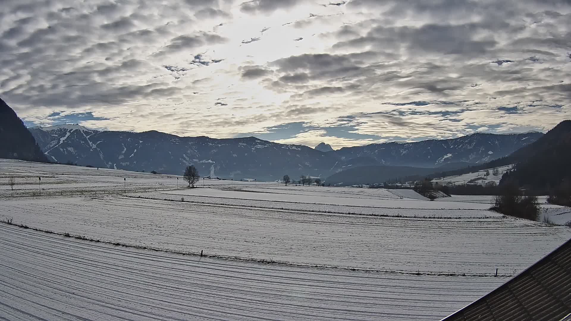 Gais | Vista dall’agriturismo Winklerhof verso Plan de Corones e le Dolomiti