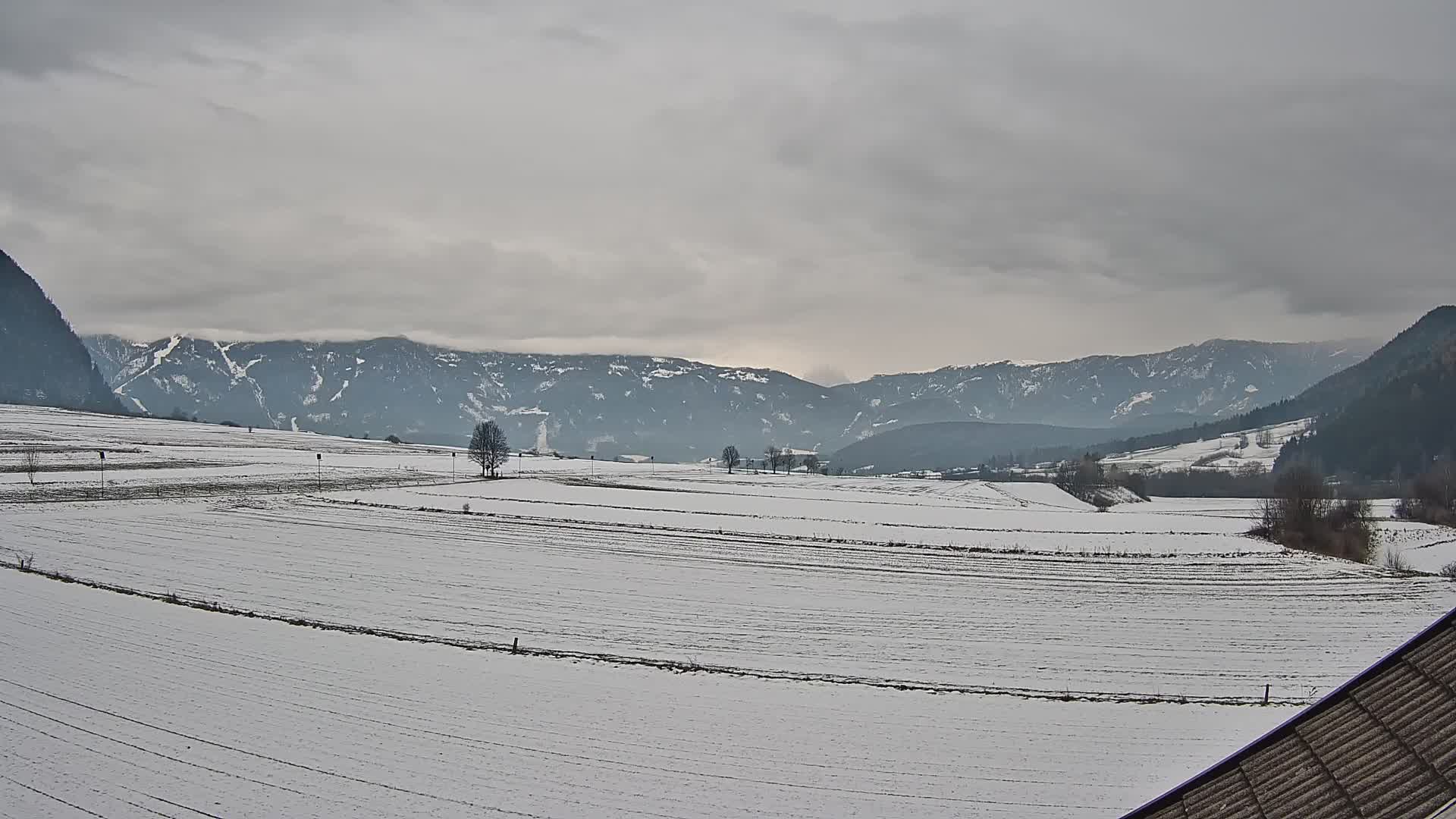 Gais | Vista dall’agriturismo Winklerhof verso Plan de Corones e le Dolomiti