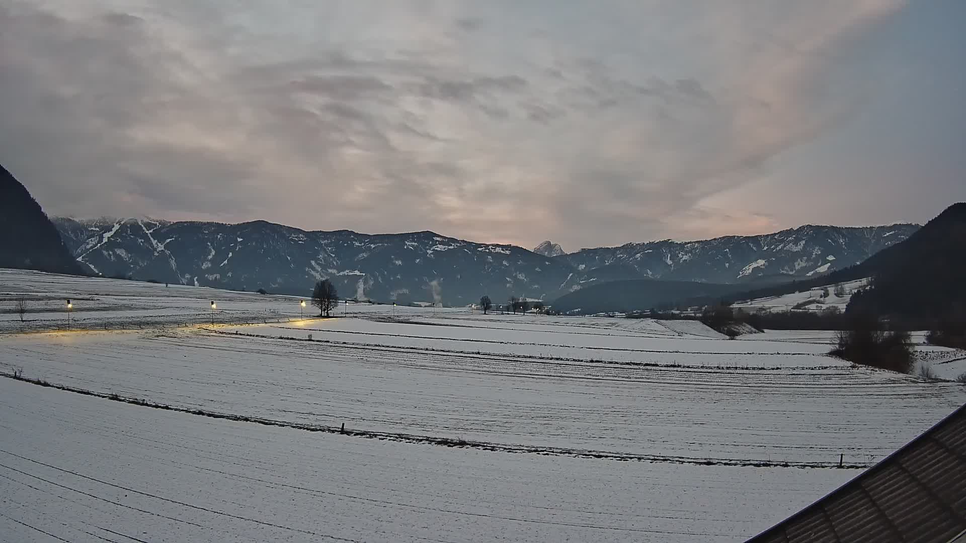 Gais | Vista dall’agriturismo Winklerhof verso Plan de Corones e le Dolomiti