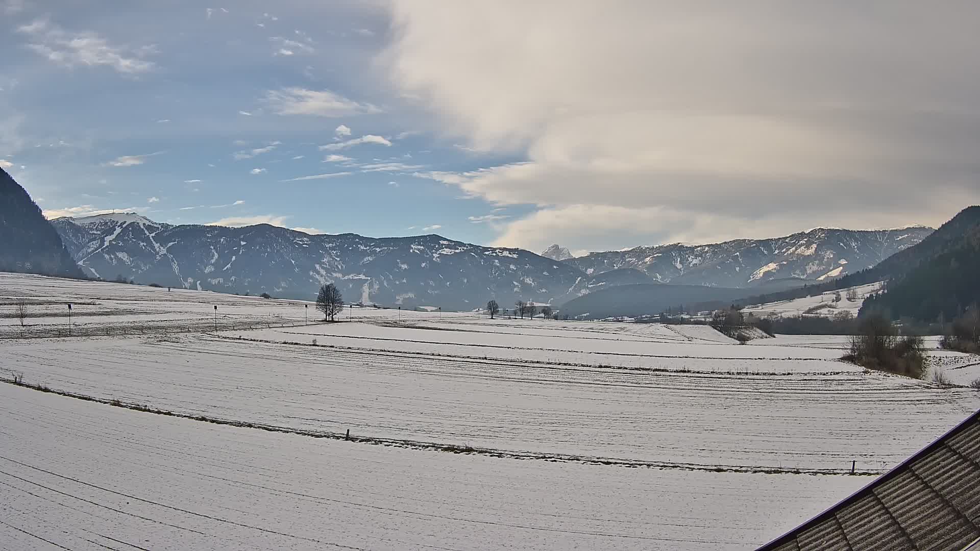 Gais | Vista dall’agriturismo Winklerhof verso Plan de Corones e le Dolomiti