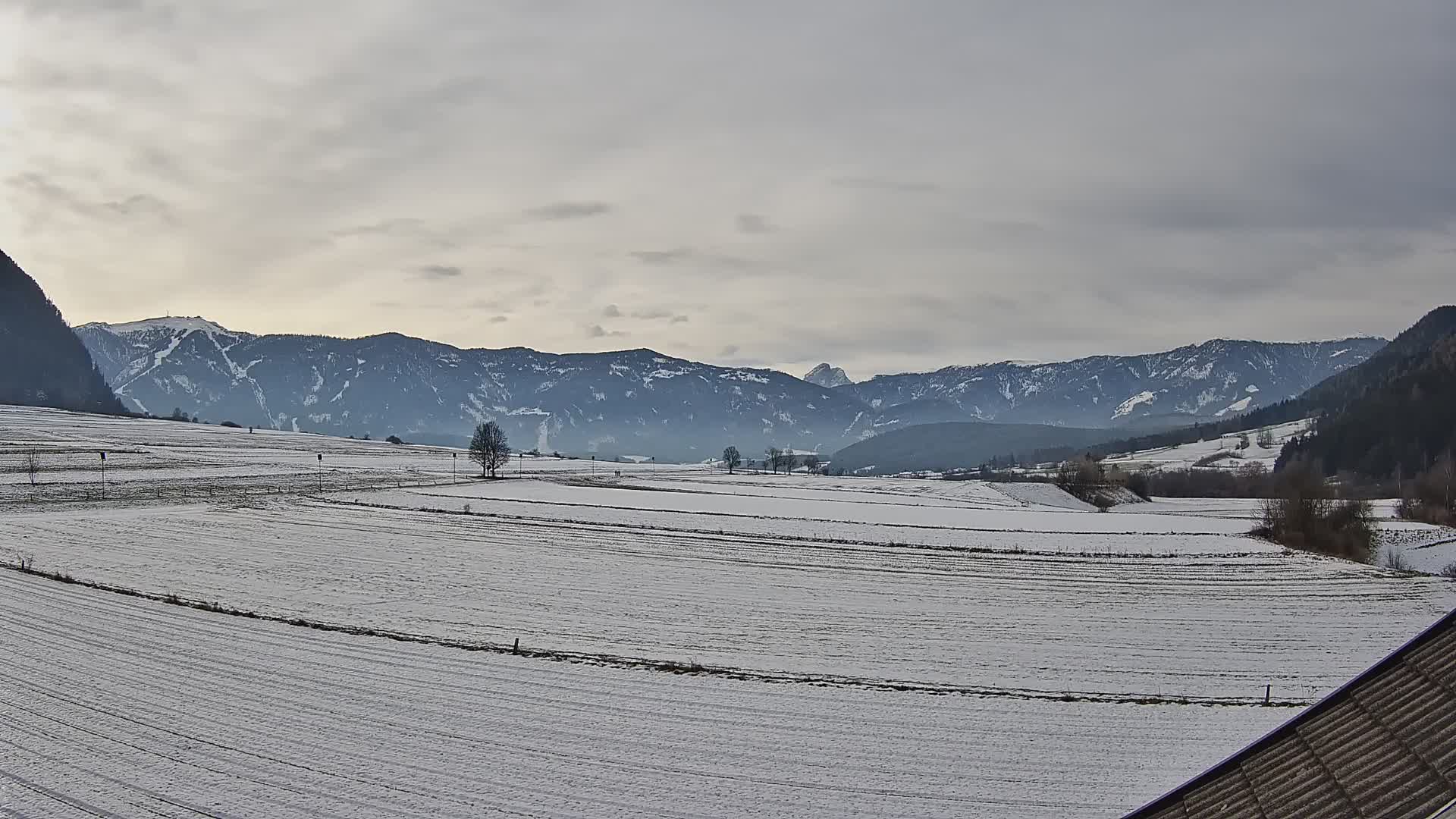 Gais | Vista dall’agriturismo Winklerhof verso Plan de Corones e le Dolomiti