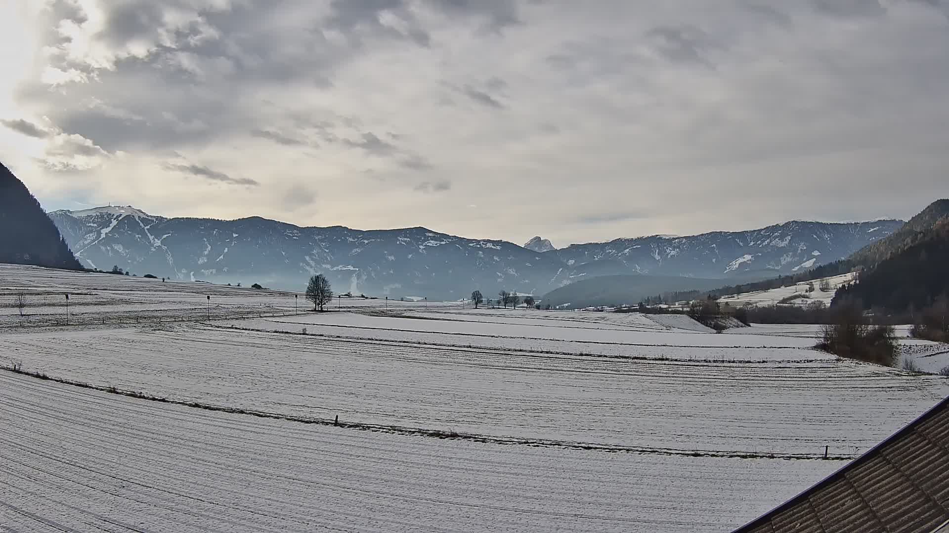 Gais | Vista dall’agriturismo Winklerhof verso Plan de Corones e le Dolomiti