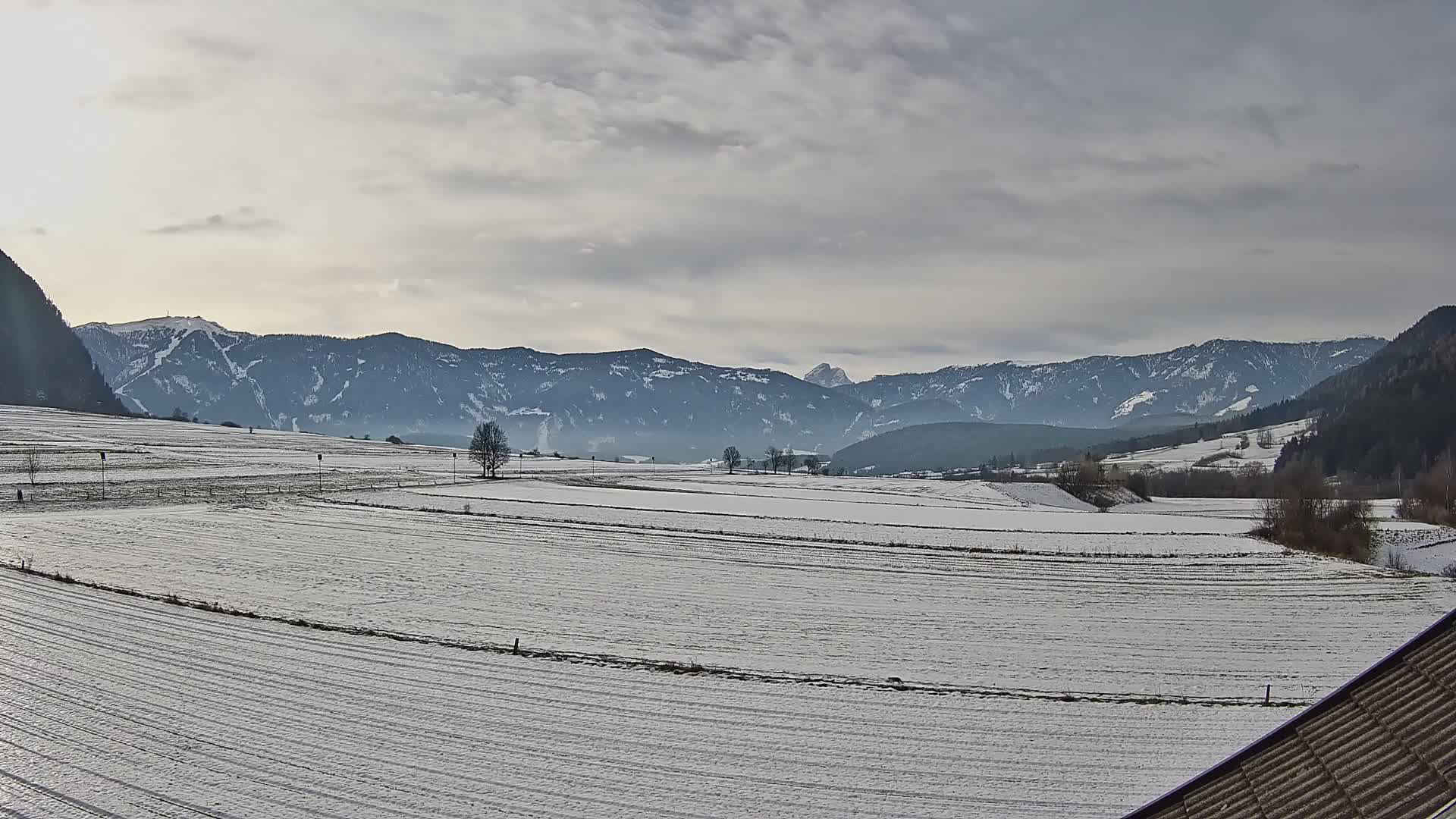 Gais | Vista dall’agriturismo Winklerhof verso Plan de Corones e le Dolomiti