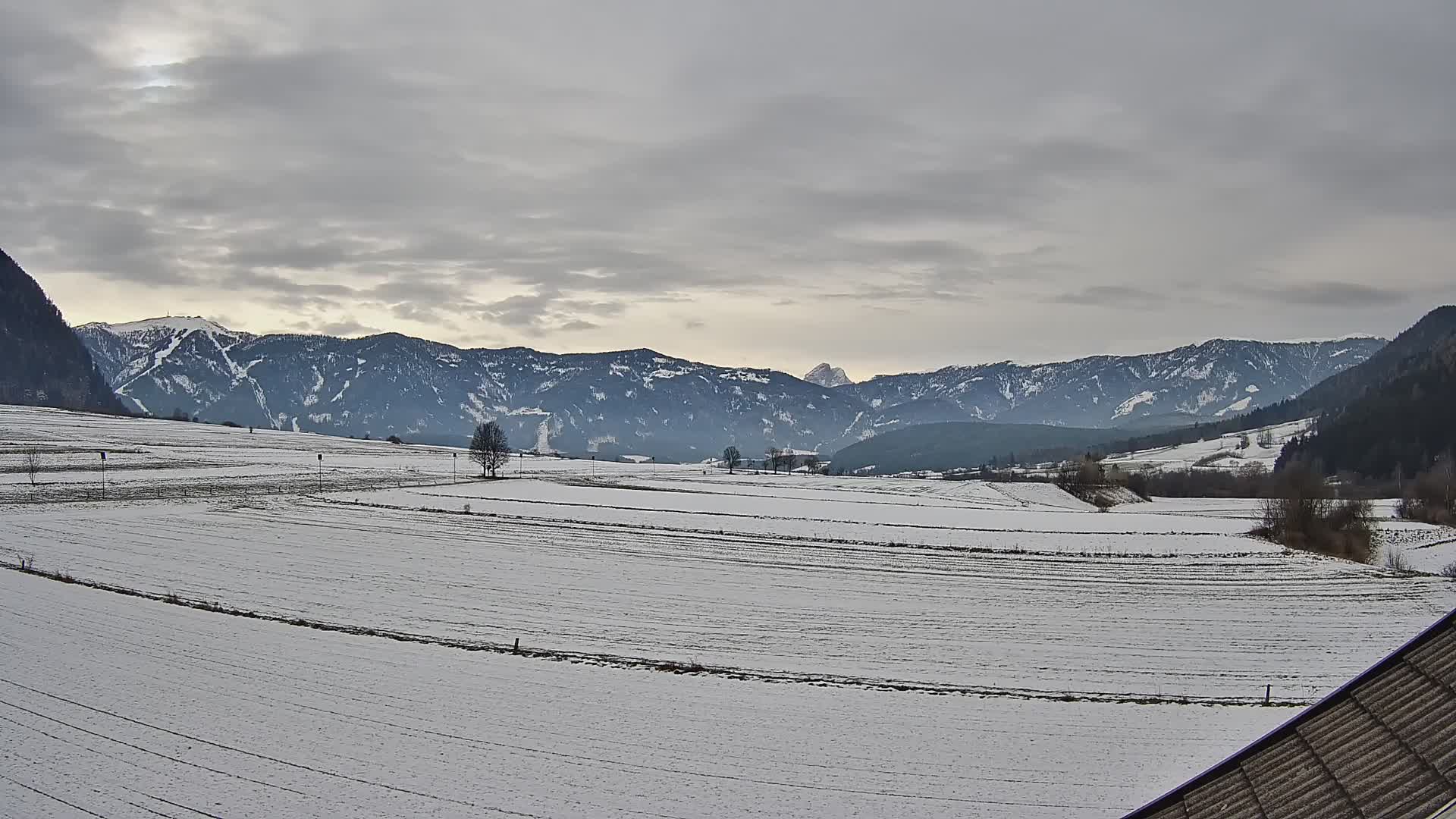 Gais | Vista dall’agriturismo Winklerhof verso Plan de Corones e le Dolomiti