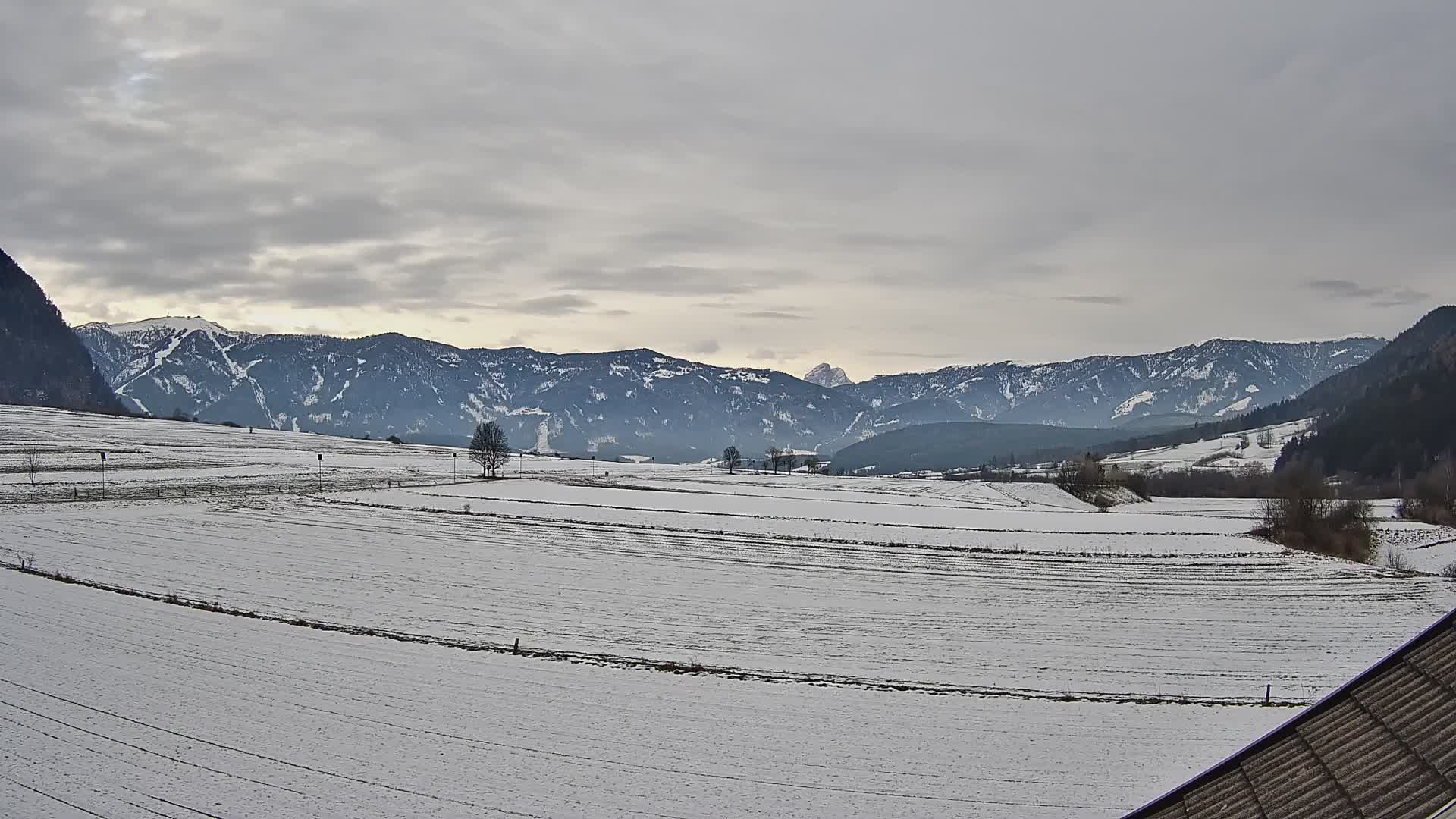 Gais | Vista dall’agriturismo Winklerhof verso Plan de Corones e le Dolomiti