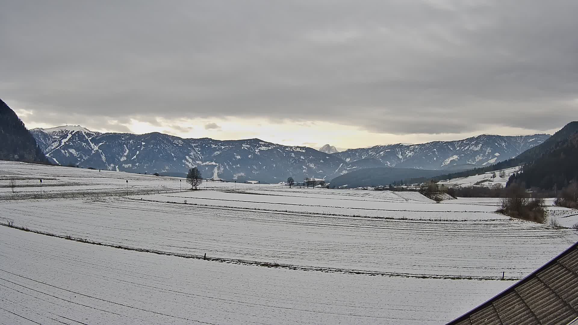 Gais | Vista dall’agriturismo Winklerhof verso Plan de Corones e le Dolomiti