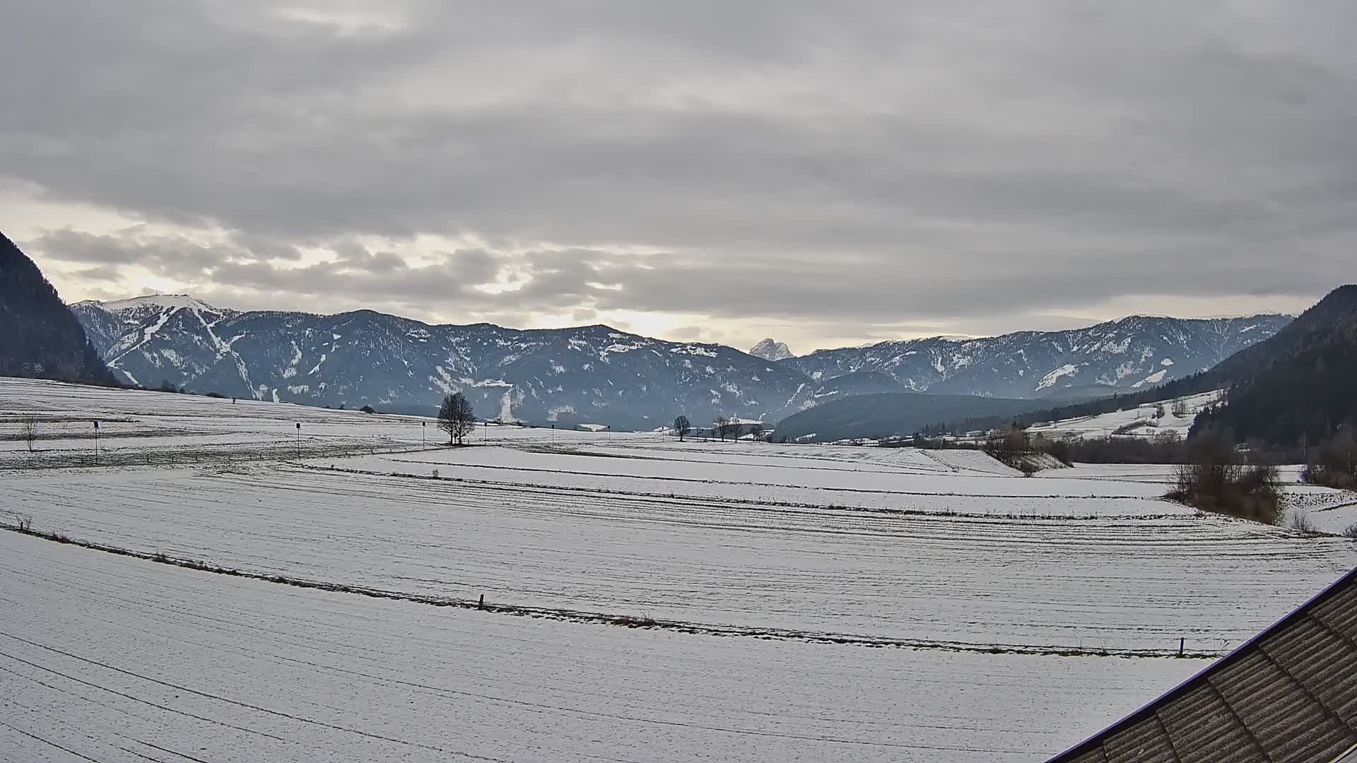 Gais | Vista dall’agriturismo Winklerhof verso Plan de Corones e le Dolomiti