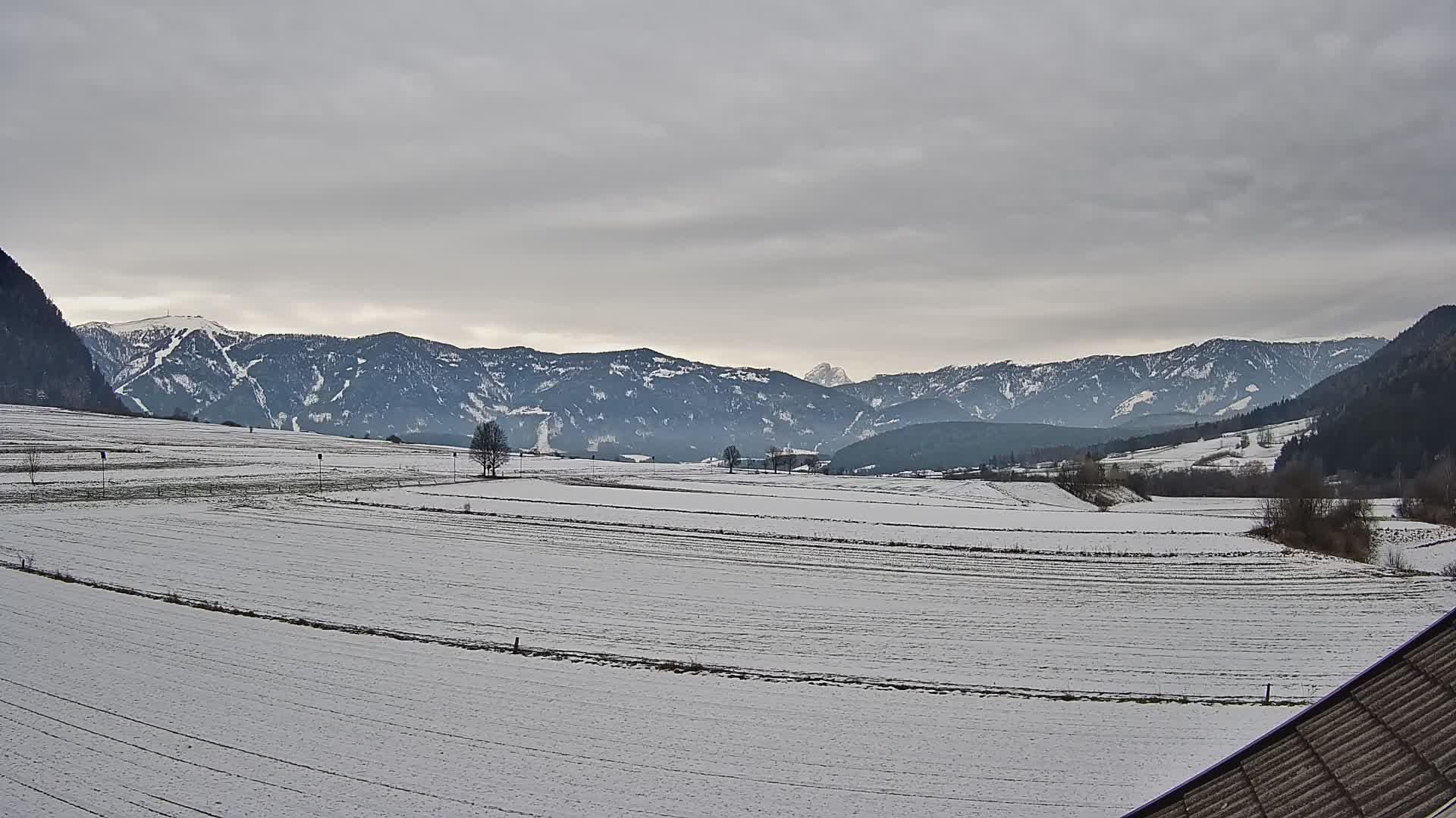 Gais | Vista dall’agriturismo Winklerhof verso Plan de Corones e le Dolomiti