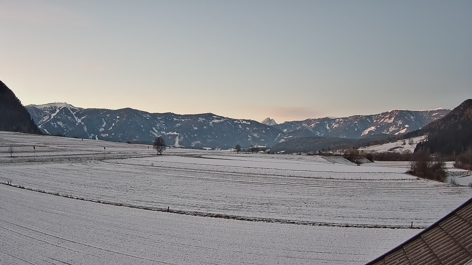 Gais | Vista dall’agriturismo Winklerhof verso Plan de Corones e le Dolomiti