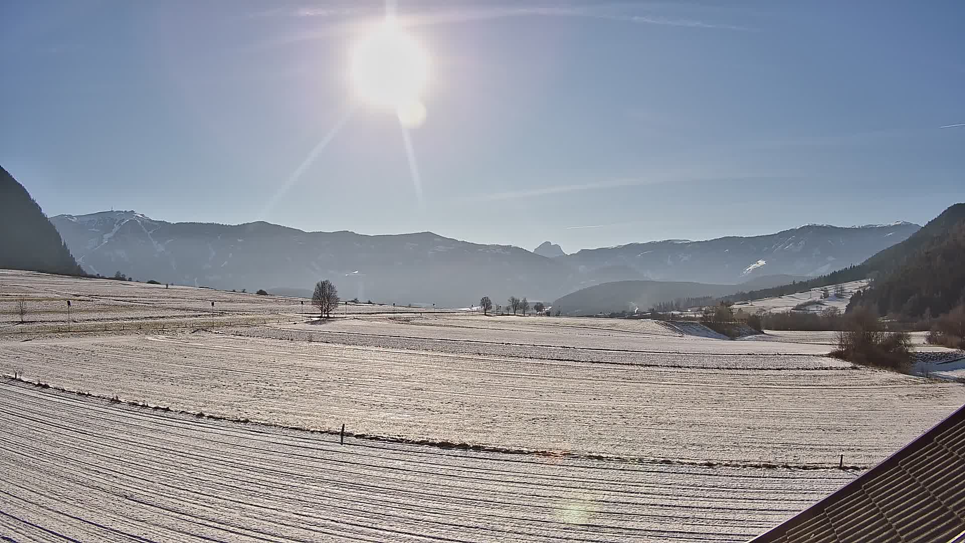 Gais | Vista dall’agriturismo Winklerhof verso Plan de Corones e le Dolomiti