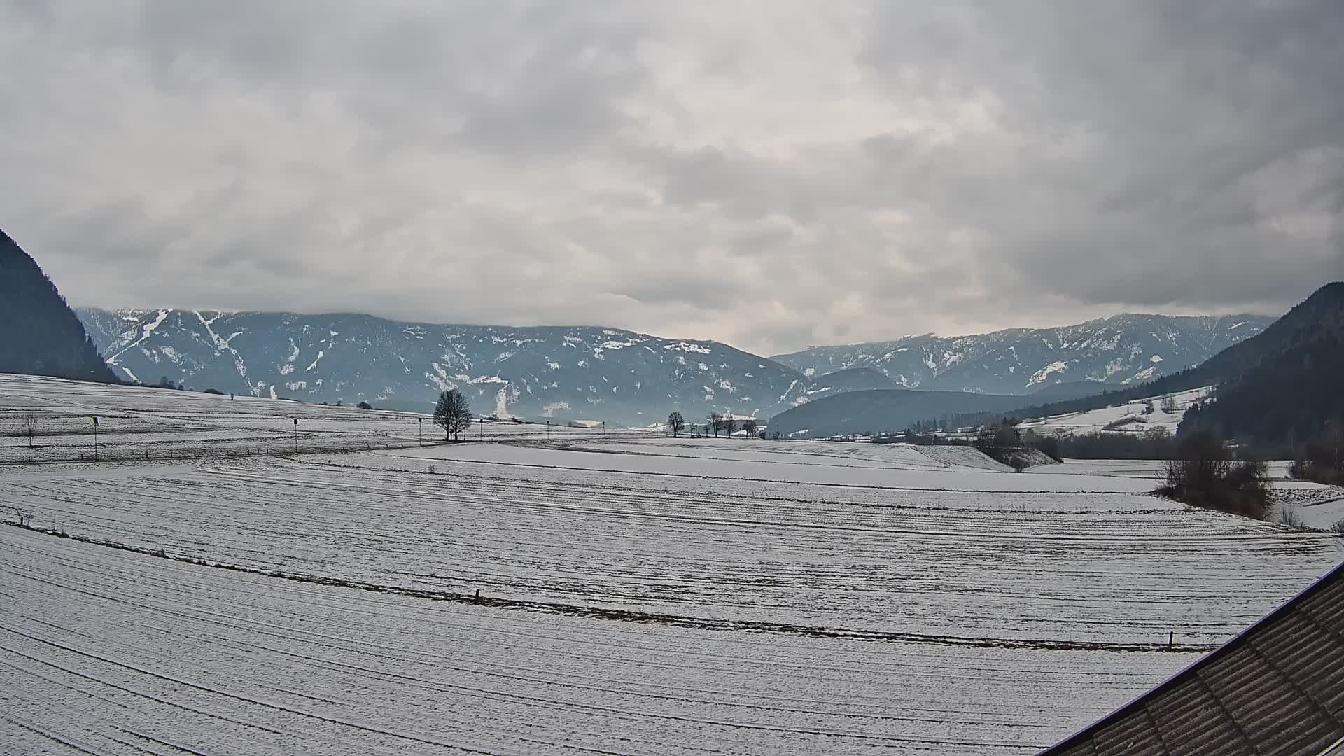 Gais | Vista dall’agriturismo Winklerhof verso Plan de Corones e le Dolomiti