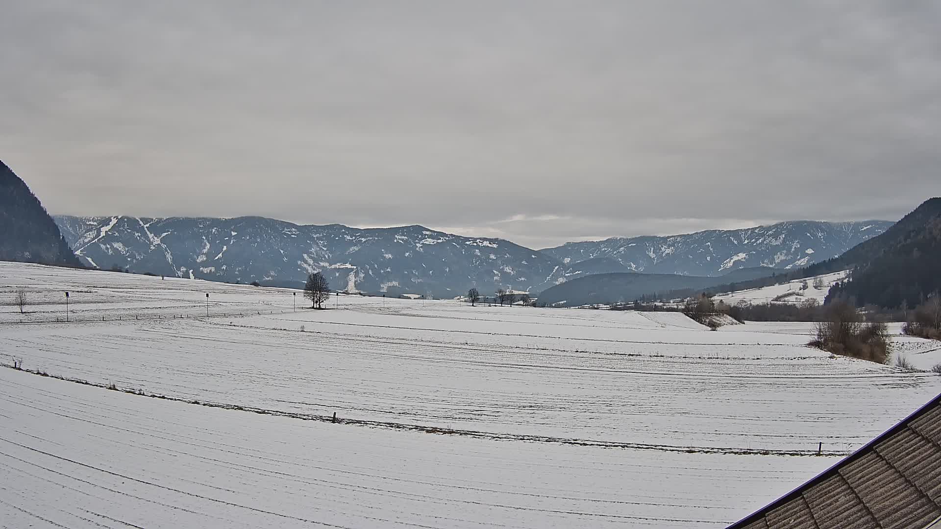 Gais | Vista dall’agriturismo Winklerhof verso Plan de Corones e le Dolomiti