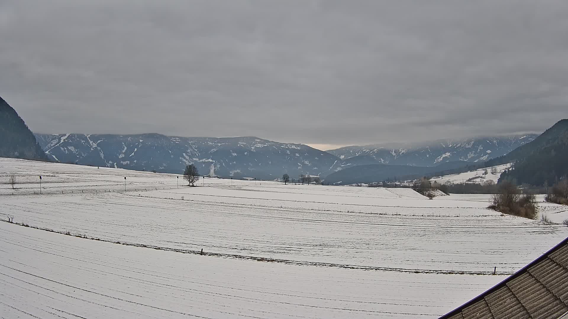 Gais | Vista dall’agriturismo Winklerhof verso Plan de Corones e le Dolomiti