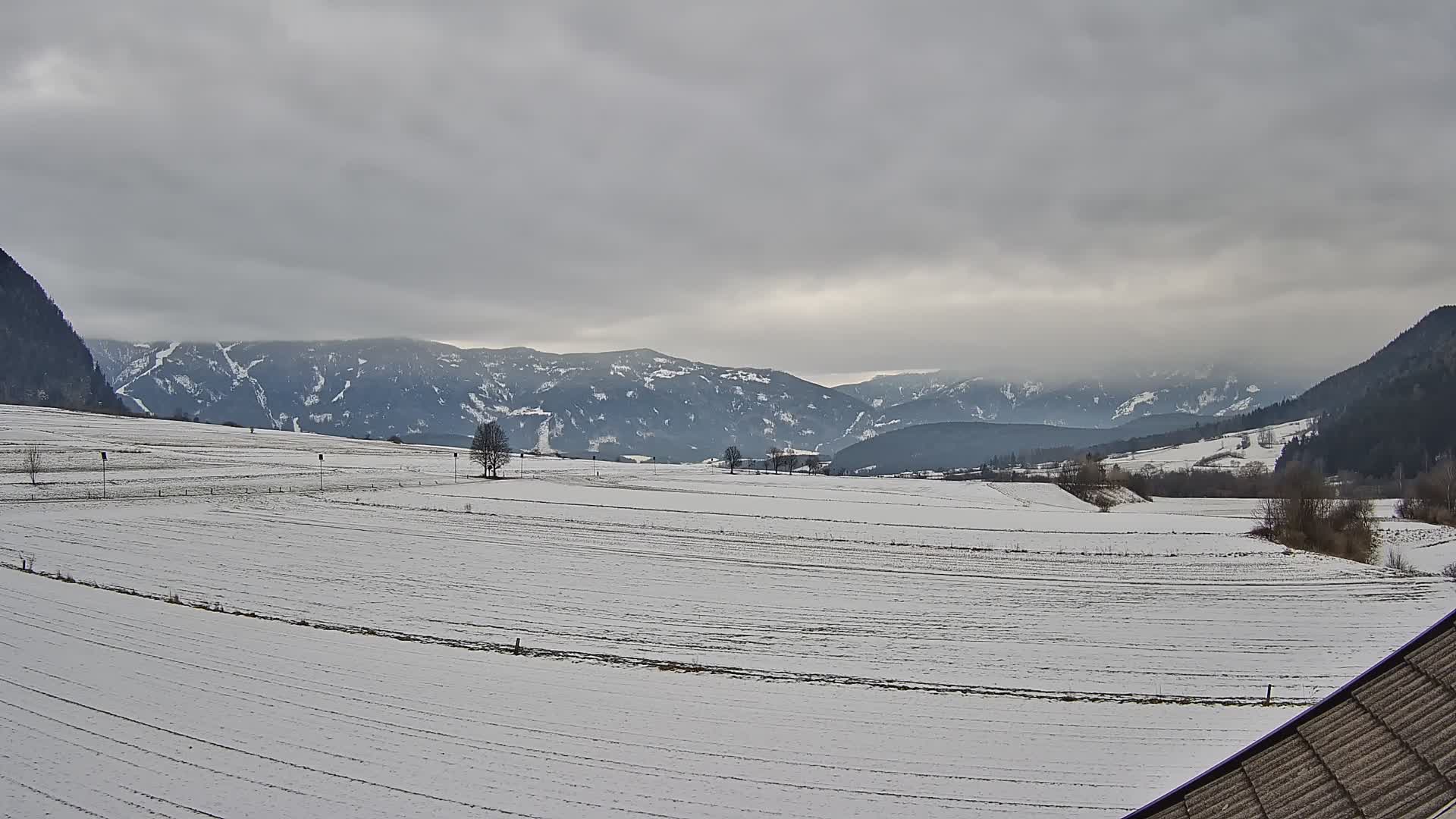 Gais | Vista dall’agriturismo Winklerhof verso Plan de Corones e le Dolomiti