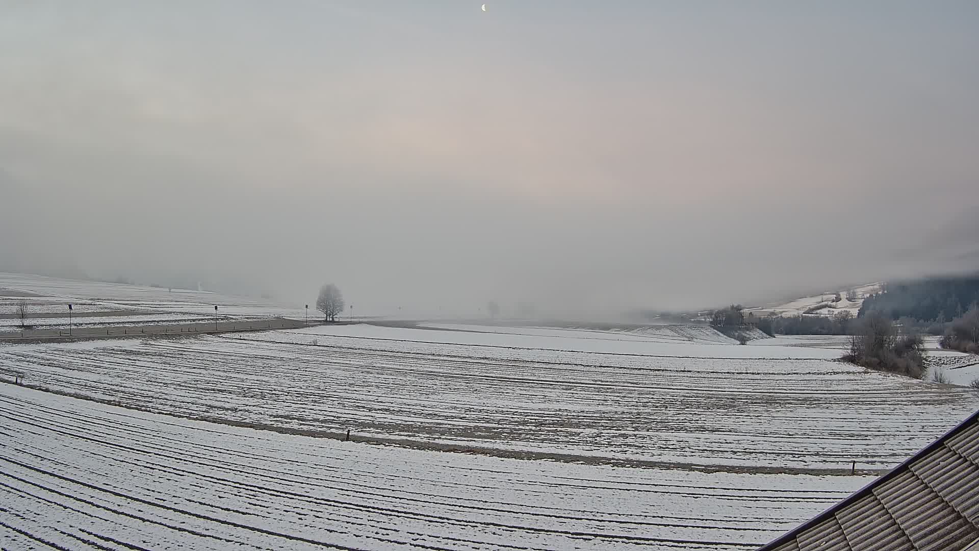 Gais | Vista dall’agriturismo Winklerhof verso Plan de Corones e le Dolomiti