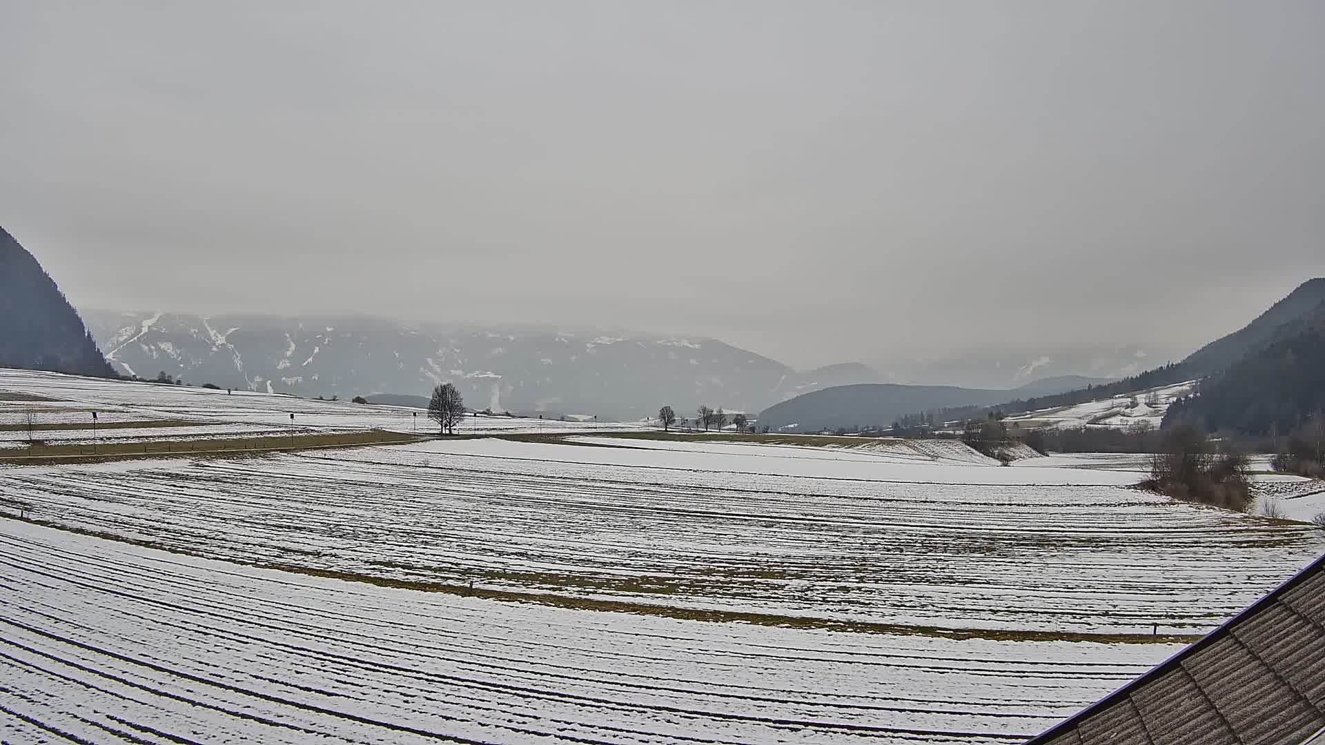 Gais | Vista dall’agriturismo Winklerhof verso Plan de Corones e le Dolomiti