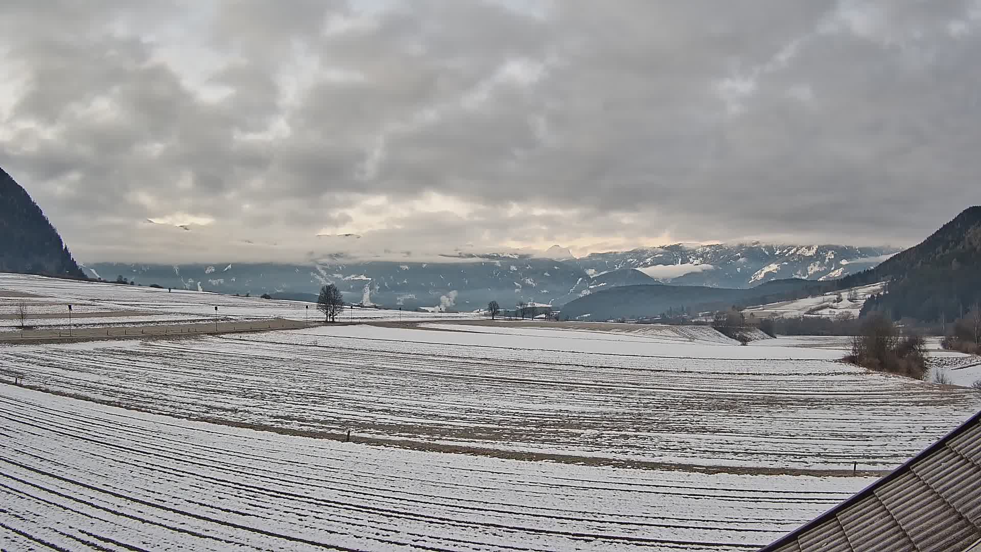 Gais | Vista dall’agriturismo Winklerhof verso Plan de Corones e le Dolomiti