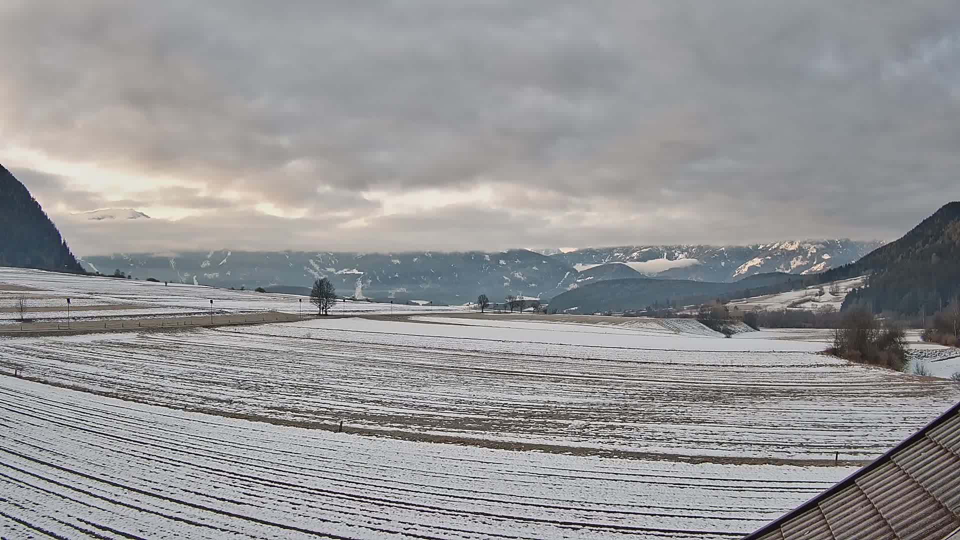 Gais | Vista dall’agriturismo Winklerhof verso Plan de Corones e le Dolomiti