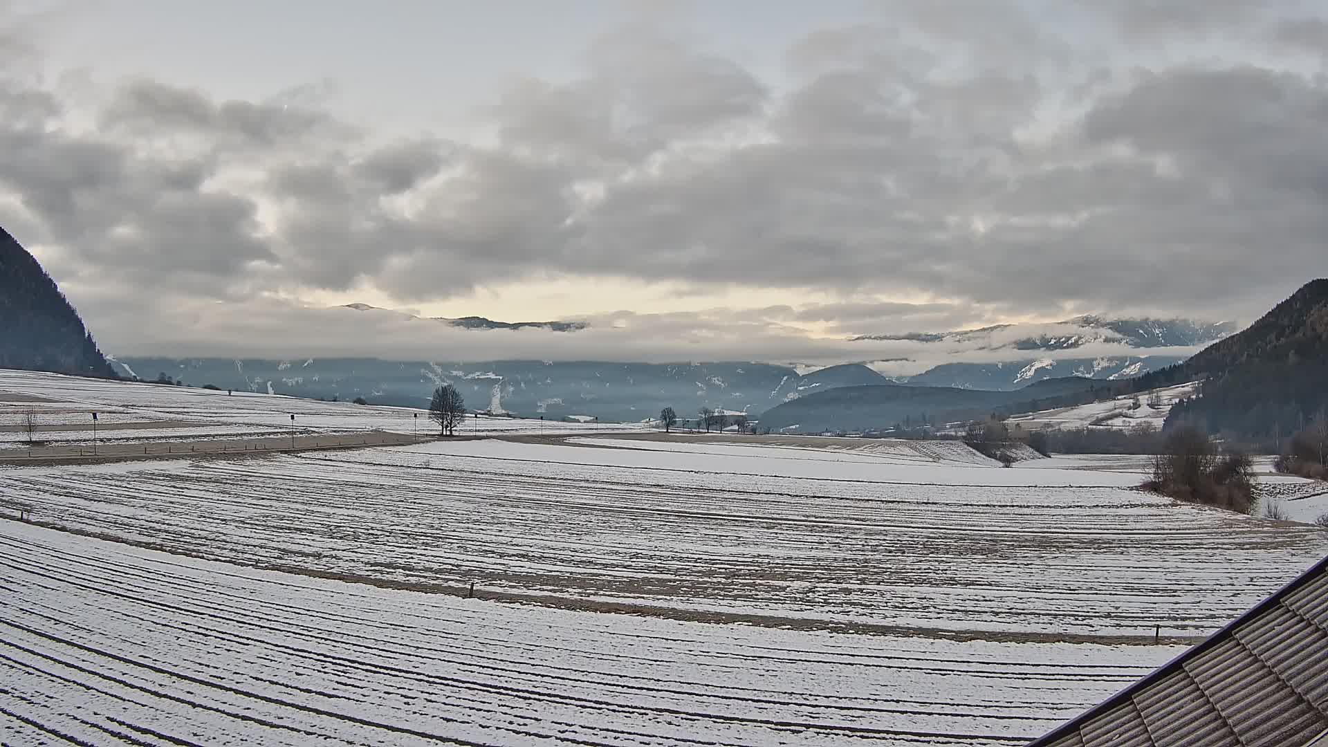 Gais | Vista dall’agriturismo Winklerhof verso Plan de Corones e le Dolomiti