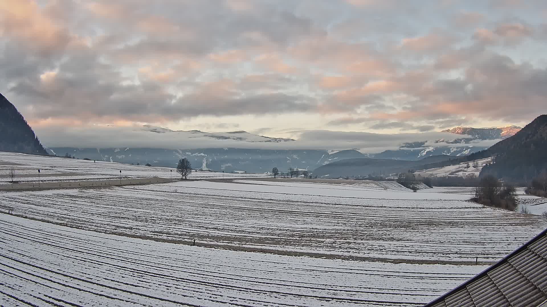 Gais | Vista dall’agriturismo Winklerhof verso Plan de Corones e le Dolomiti