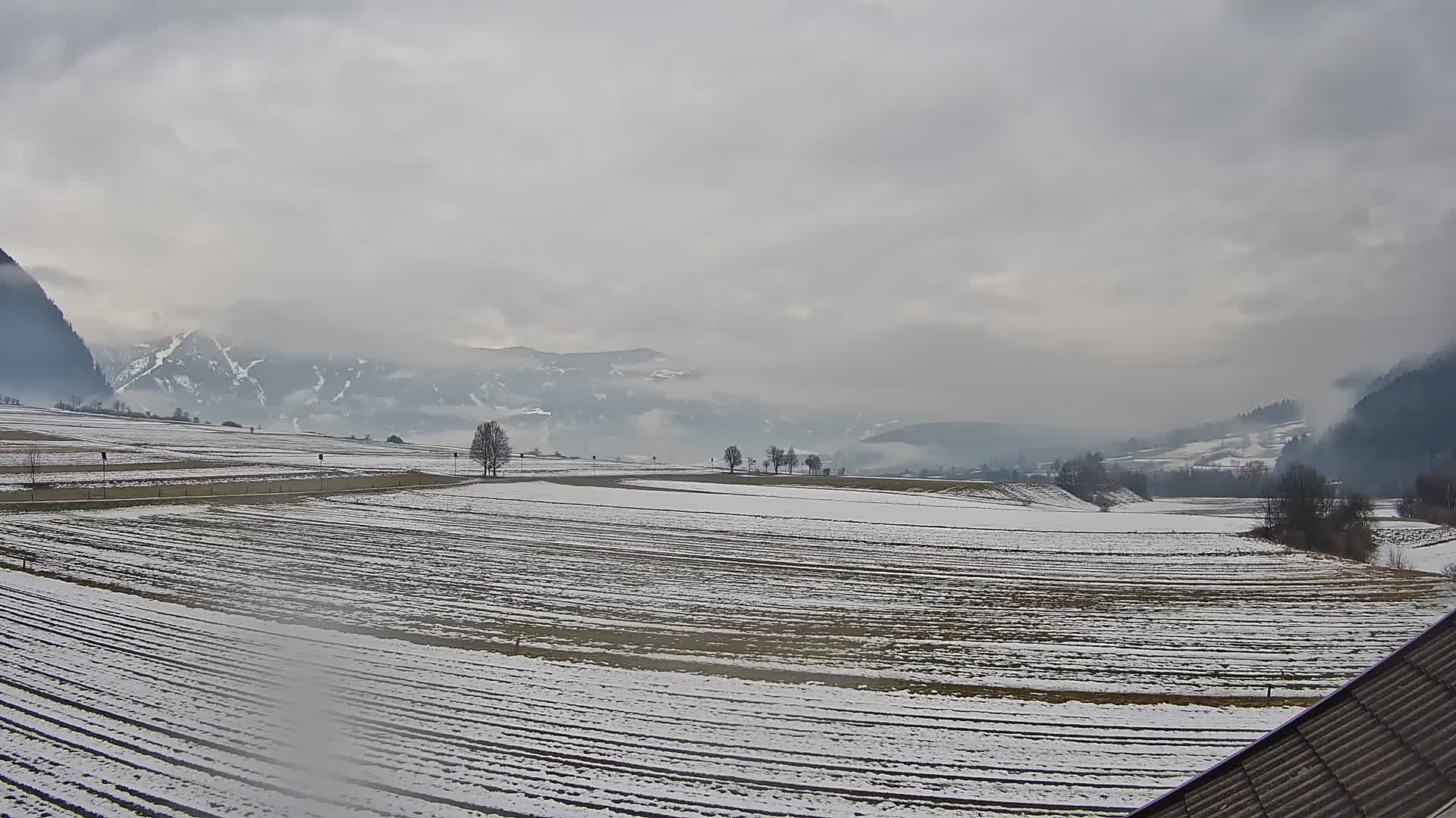 Gais | Vista dall’agriturismo Winklerhof verso Plan de Corones e le Dolomiti