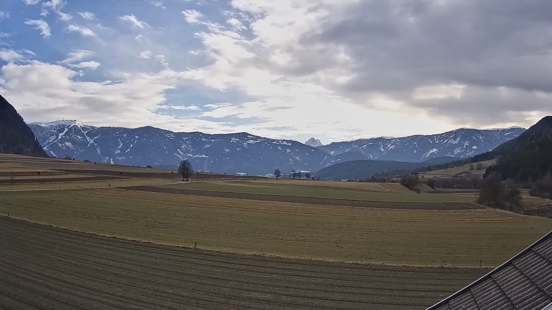 Gais | Vista dall’agriturismo Winklerhof verso Plan de Corones e le Dolomiti