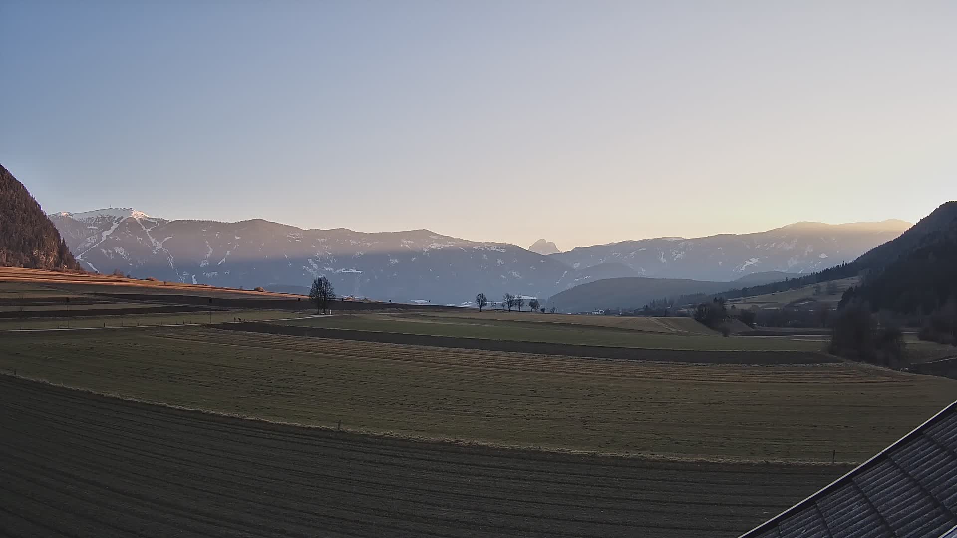 Gais | Vista dall’agriturismo Winklerhof verso Plan de Corones e le Dolomiti