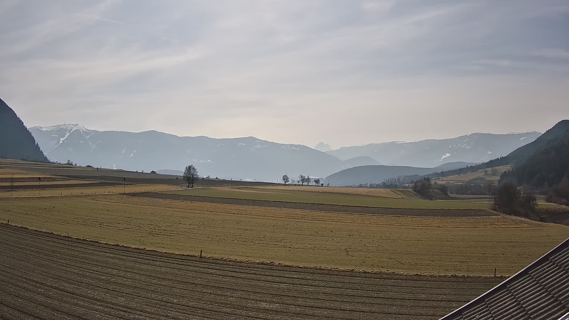 Gais | Vista dall’agriturismo Winklerhof verso Plan de Corones e le Dolomiti