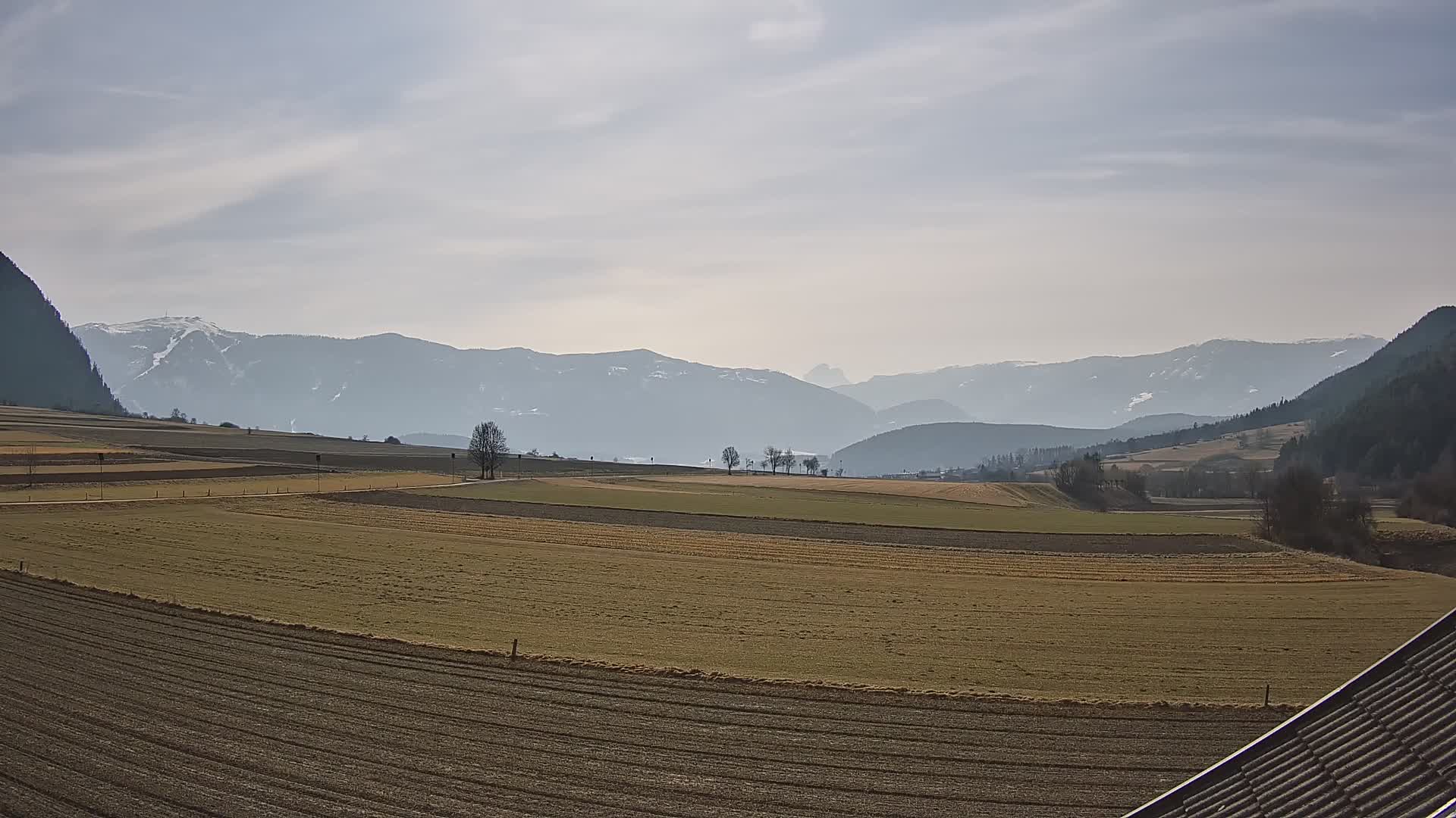 Gais | Vista dall’agriturismo Winklerhof verso Plan de Corones e le Dolomiti