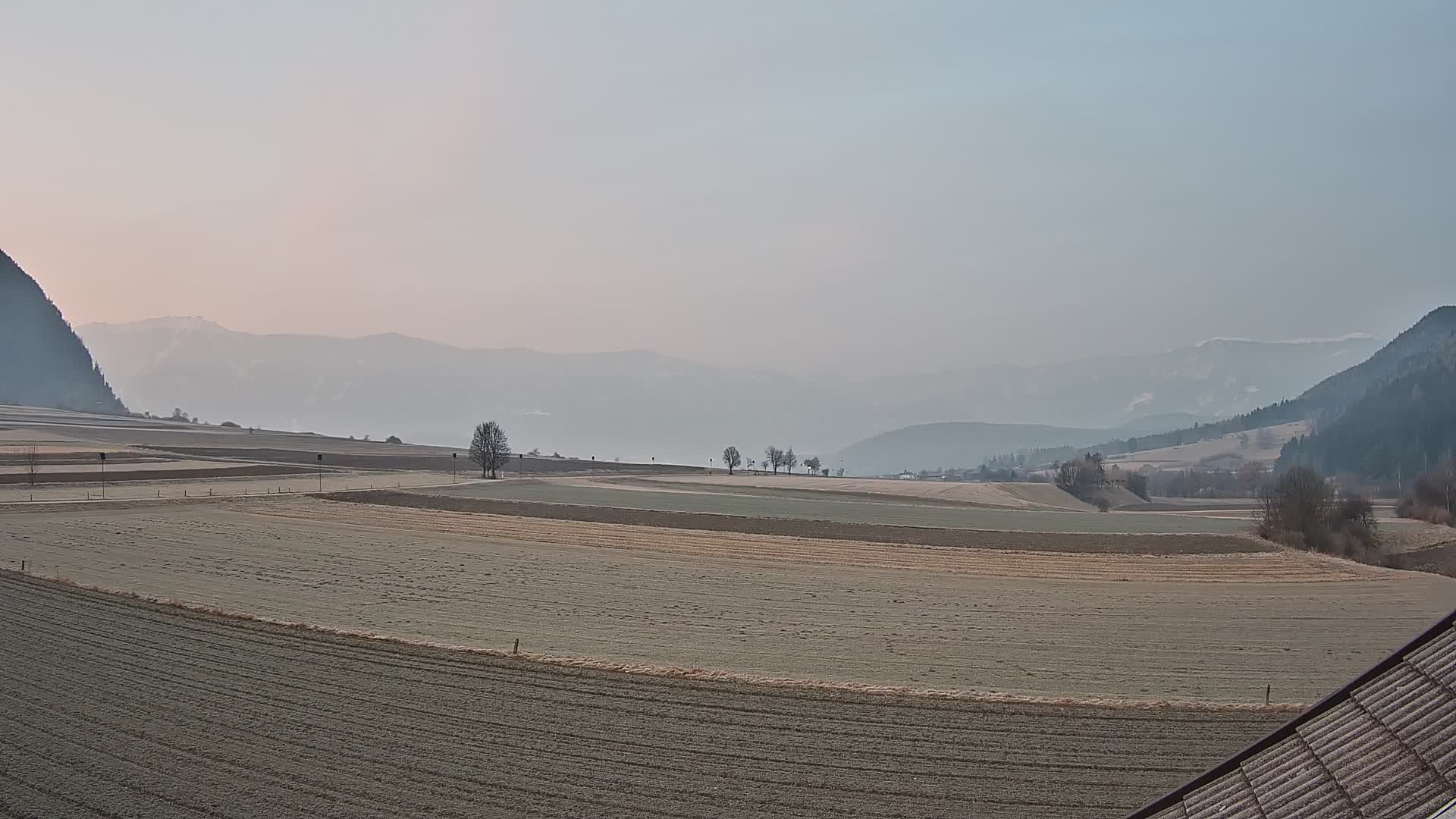 Gais | Vista dall’agriturismo Winklerhof verso Plan de Corones e le Dolomiti