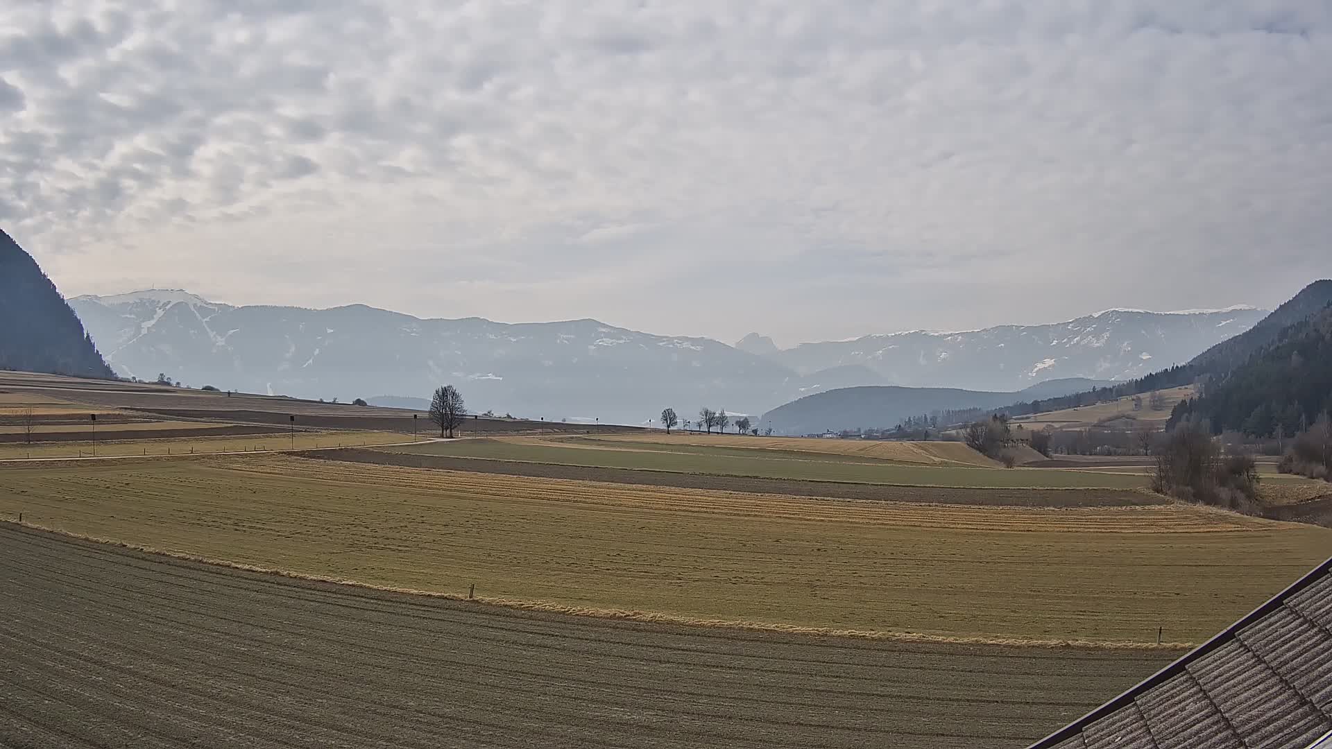 Gais | Vista dall’agriturismo Winklerhof verso Plan de Corones e le Dolomiti