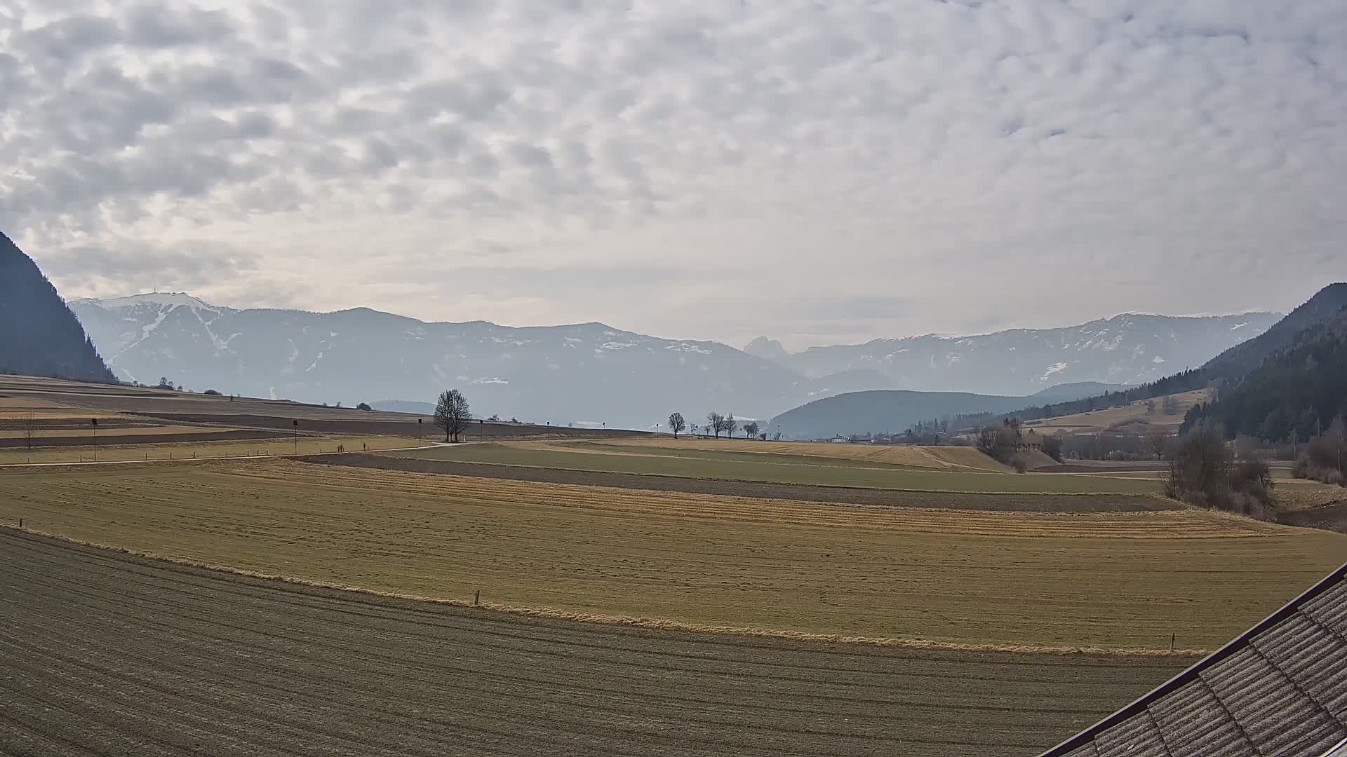 Gais | Vista dall’agriturismo Winklerhof verso Plan de Corones e le Dolomiti