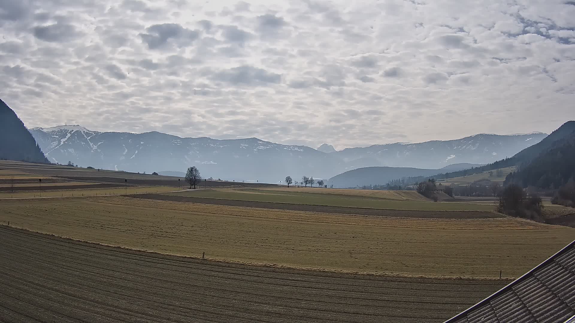 Gais | Vista dall’agriturismo Winklerhof verso Plan de Corones e le Dolomiti