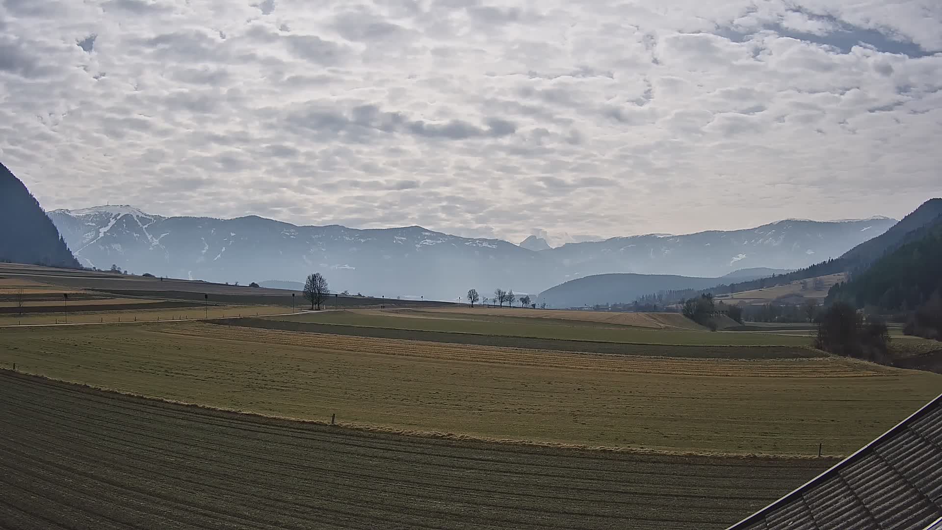 Gais | Vista dall’agriturismo Winklerhof verso Plan de Corones e le Dolomiti