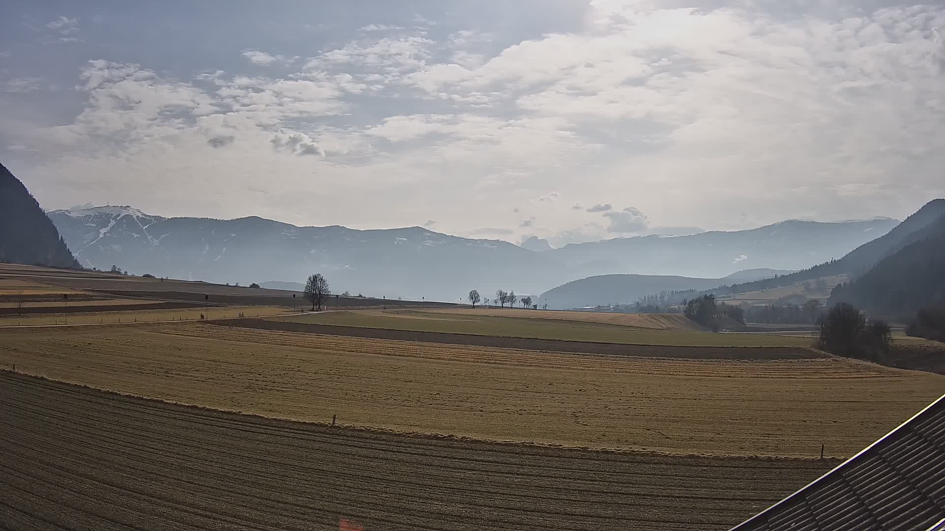 Gais | Vista dall’agriturismo Winklerhof verso Plan de Corones e le Dolomiti