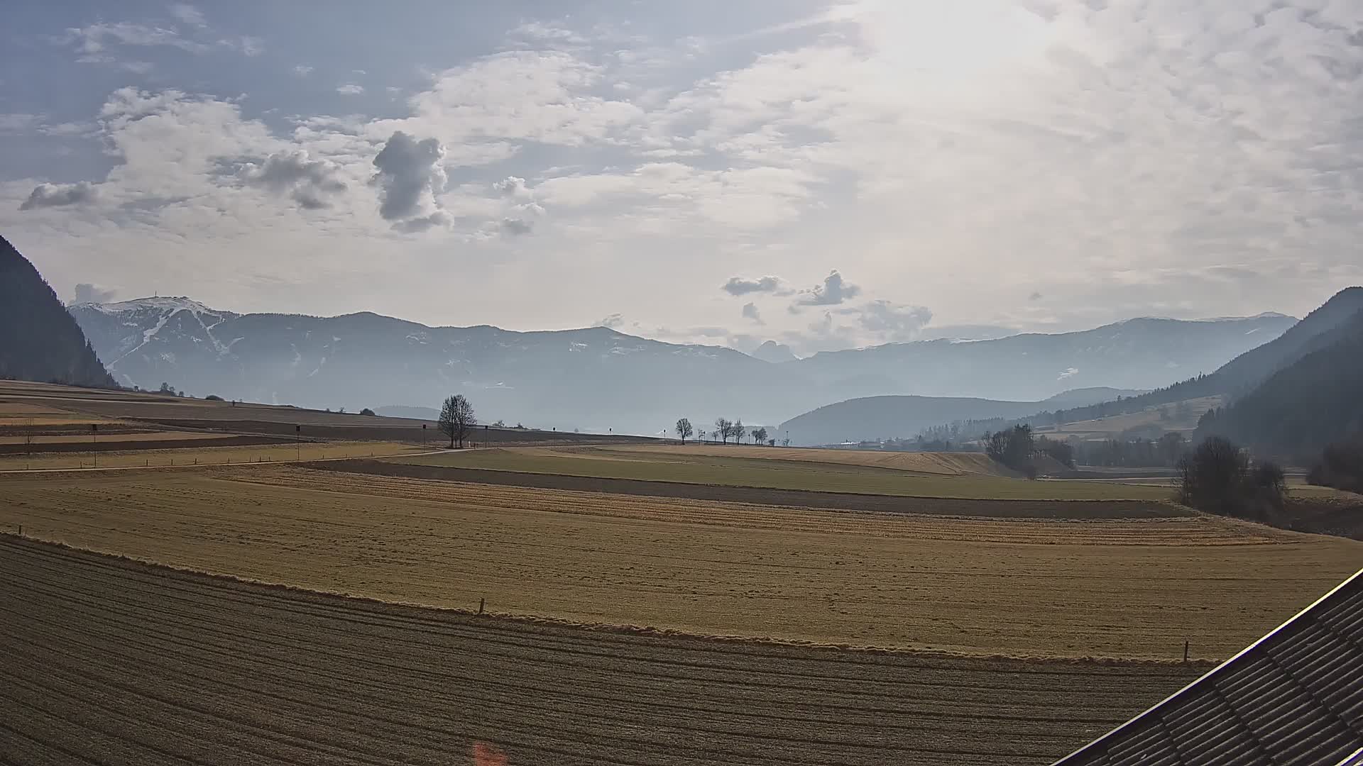 Gais | Vista dall’agriturismo Winklerhof verso Plan de Corones e le Dolomiti